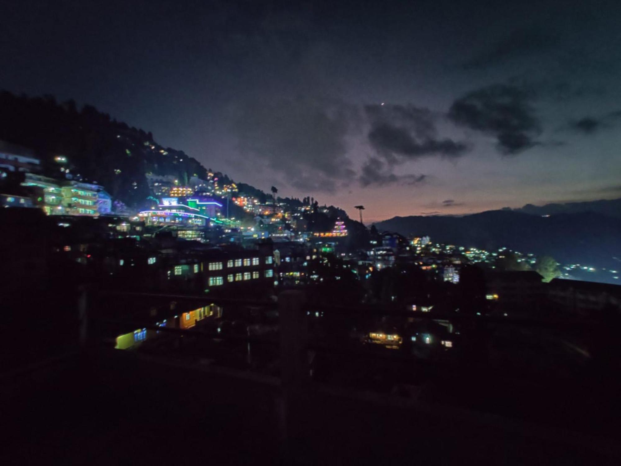 Pitstop Darjeeling - Excellent Service Recommended & Couple Friendly 3* Darjeeling (West Bengal)