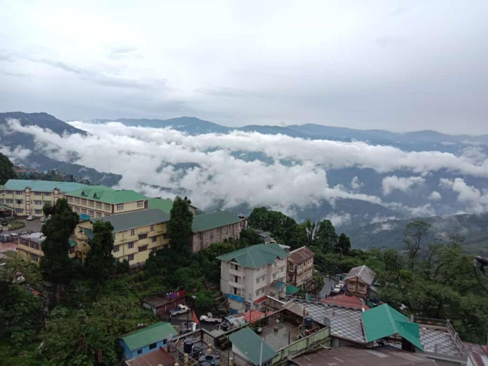 Pitstop Darjeeling - Excellent Service Recommended & Couple Friendly 3* Darjeeling (West Bengal)
