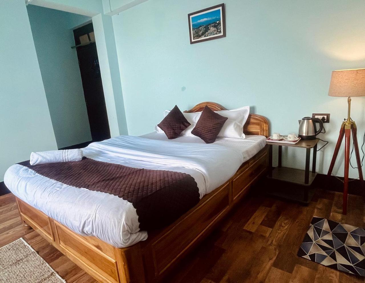 Forest - 80 Mts From Mall Road Homestay