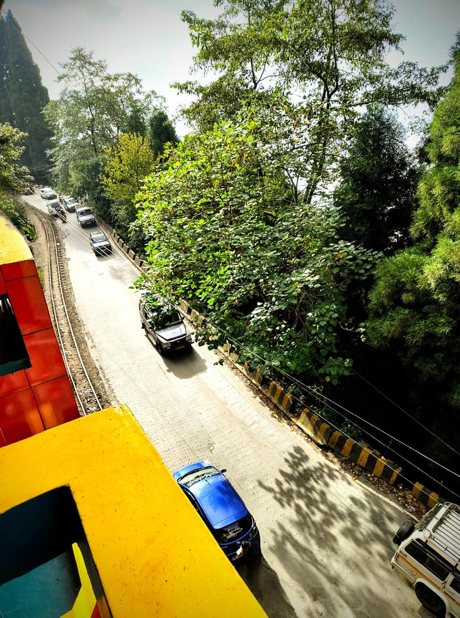 Hidden Monkey Backpackers Darjeeling, Batasia Hostel *