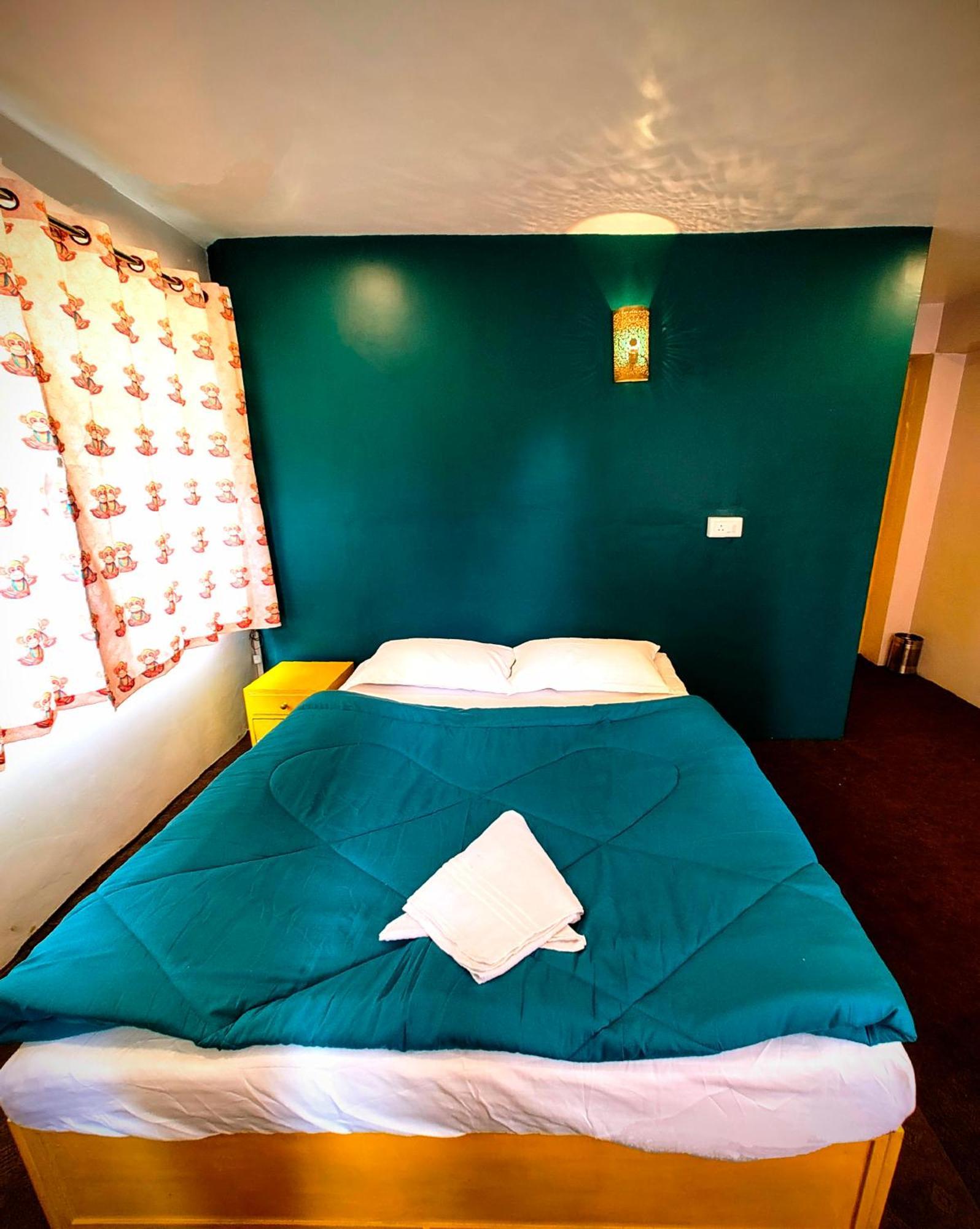 Hidden Monkey Backpackers Darjeeling, Batasia Hostel
