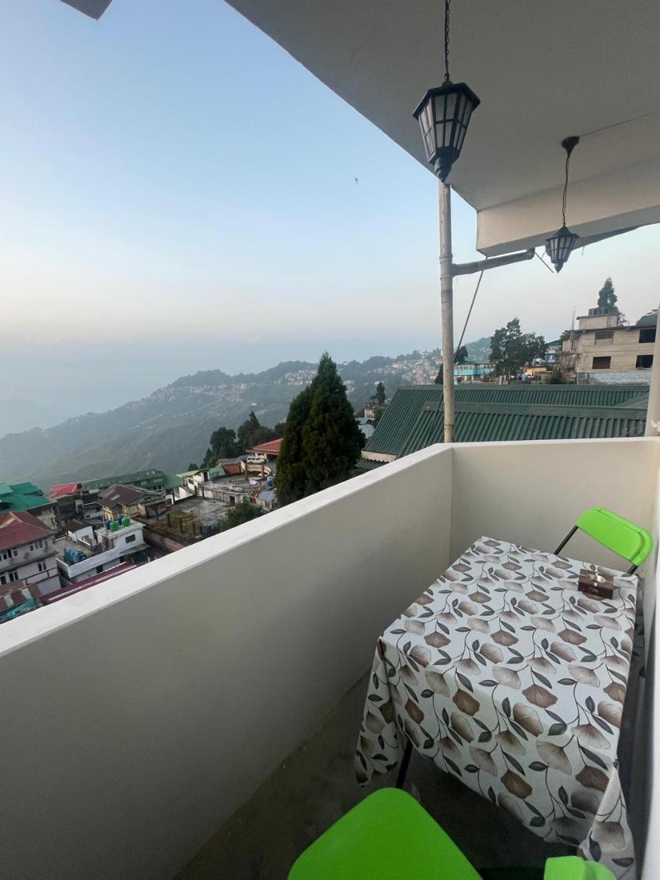 Homestay Monratino The Snow Roost- 10 Mins Walking Distance From Mall Road- Attached Balcony With Kanchenjunga Mountain View-kitchen Available Darjeeling (West Bengal)
