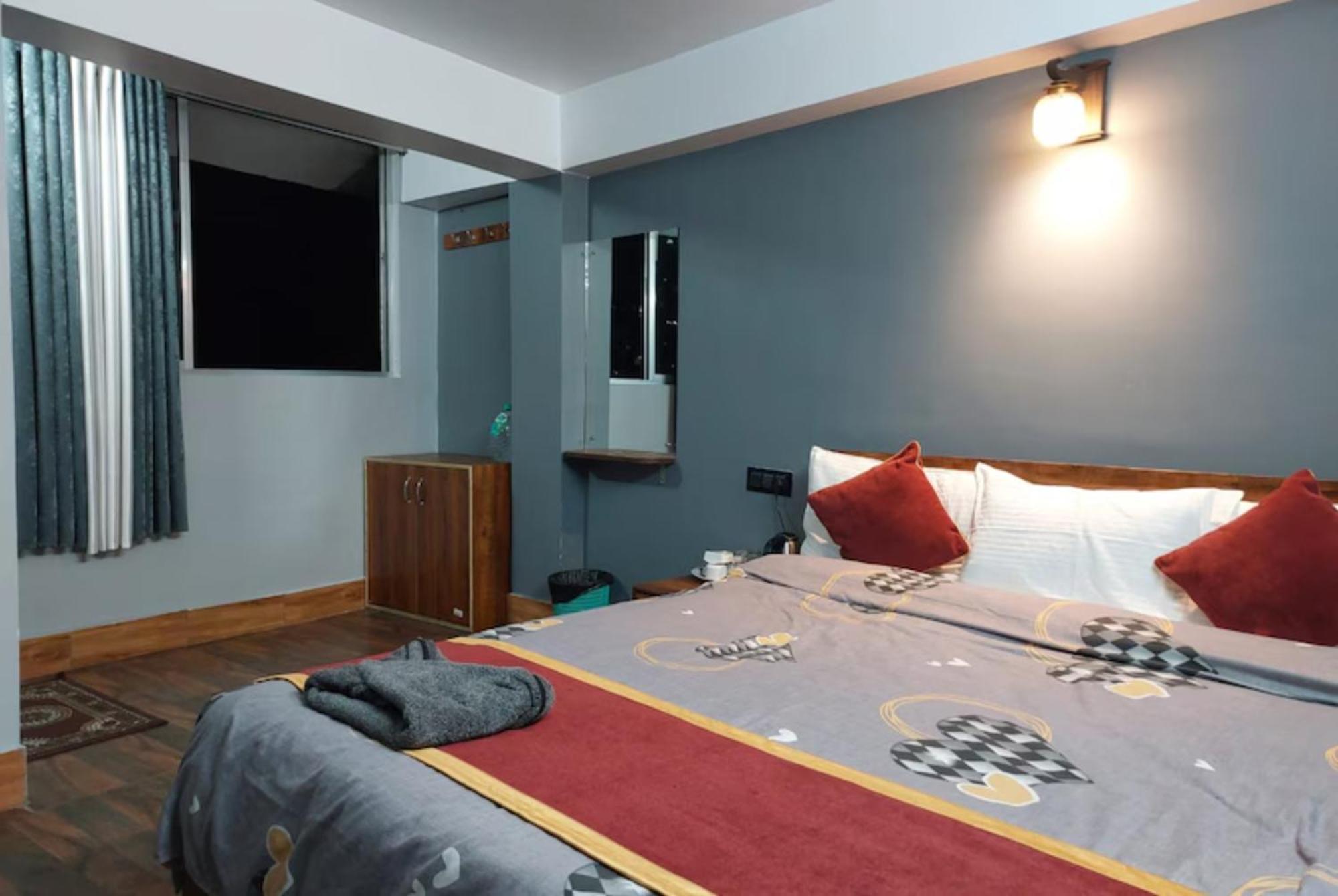 Hotel Pitstop Darjeeling - Excellent Service Recommended & Couple Friendly Darjeeling (West Bengal)