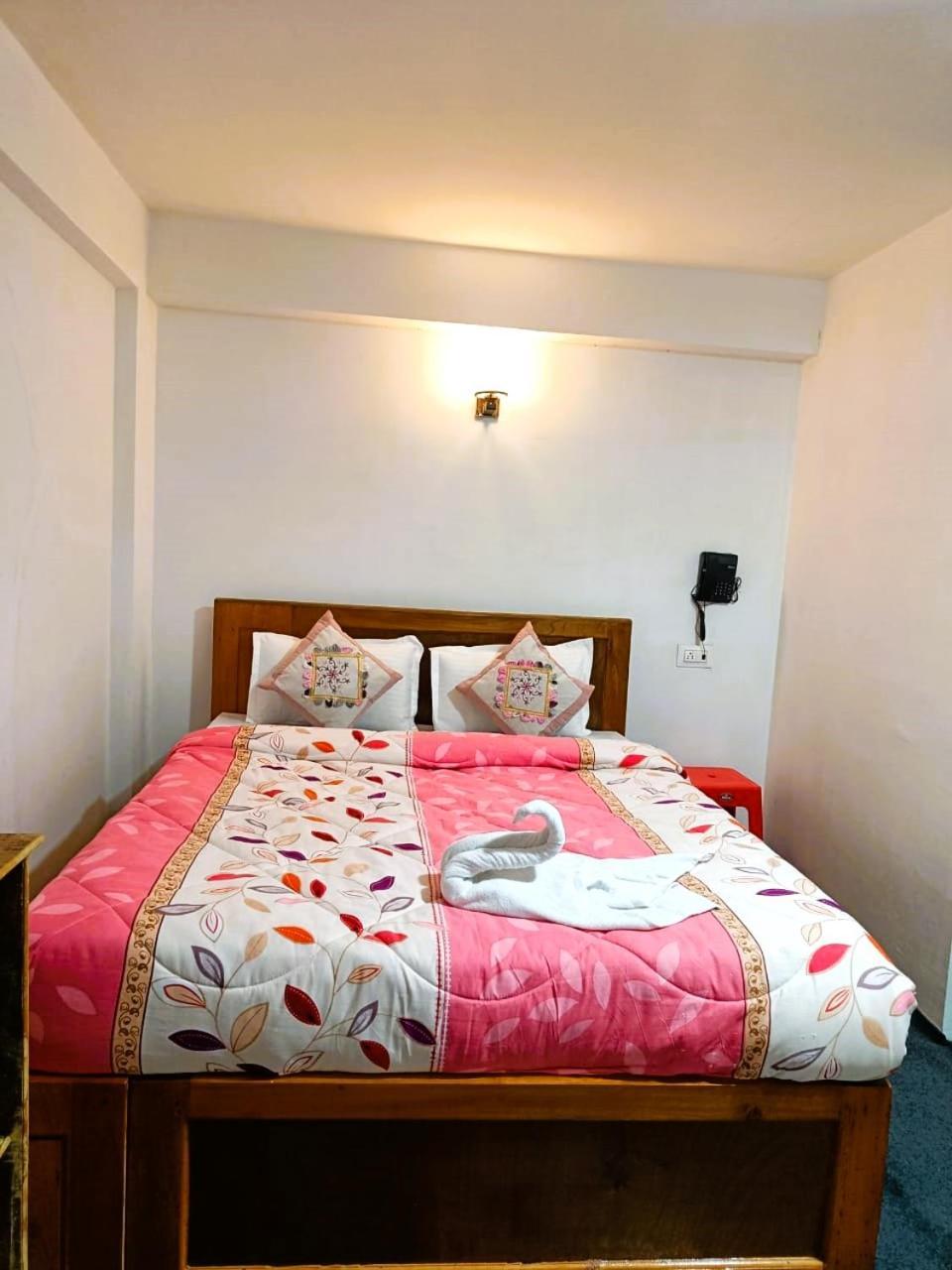 Hotel The Bharat Explorers - Samjhana