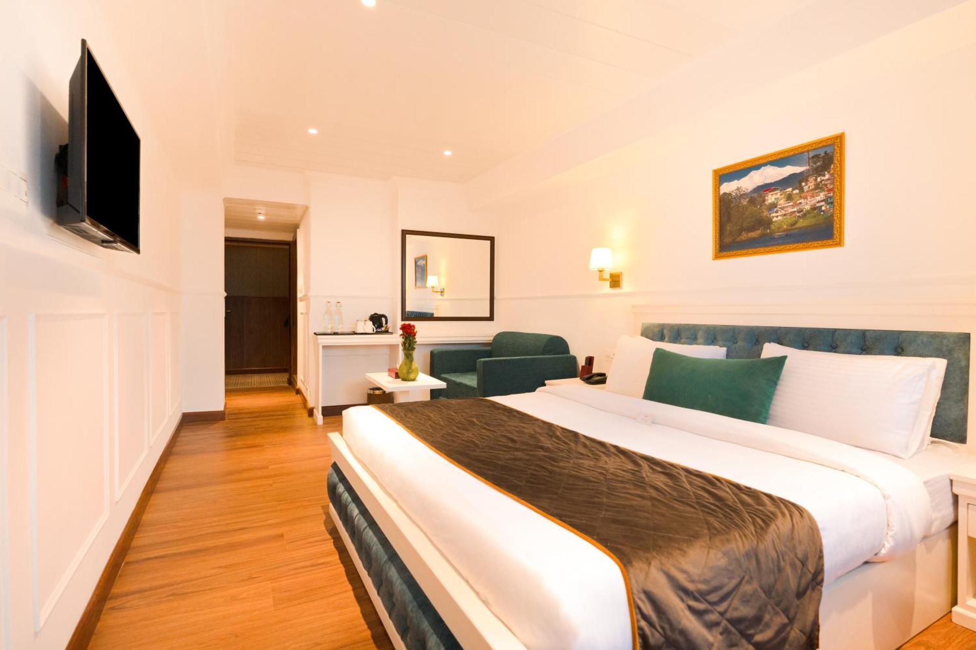 Summit Mall Stone Hotel 4*