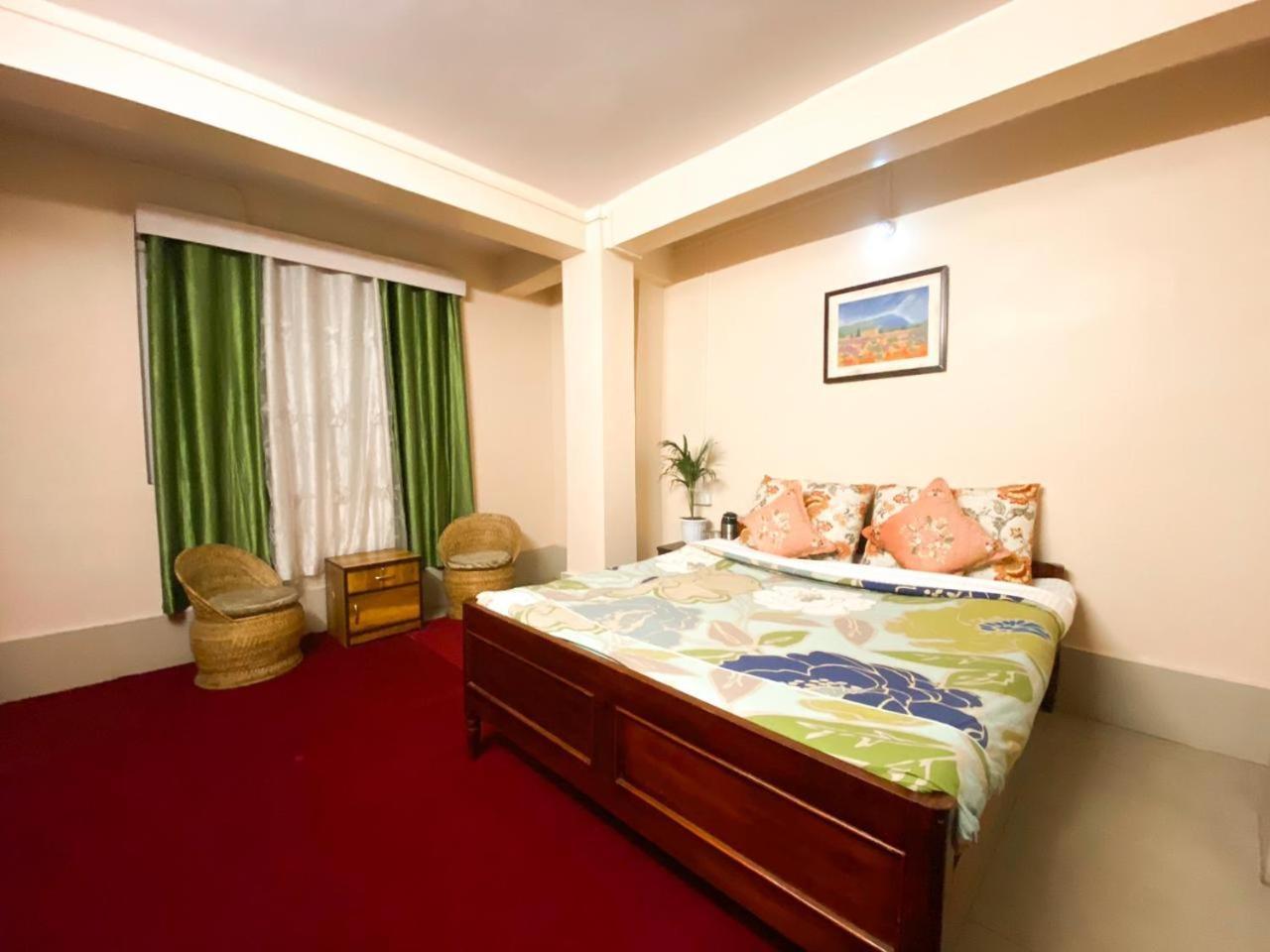 Winalia's & Savours Hotel