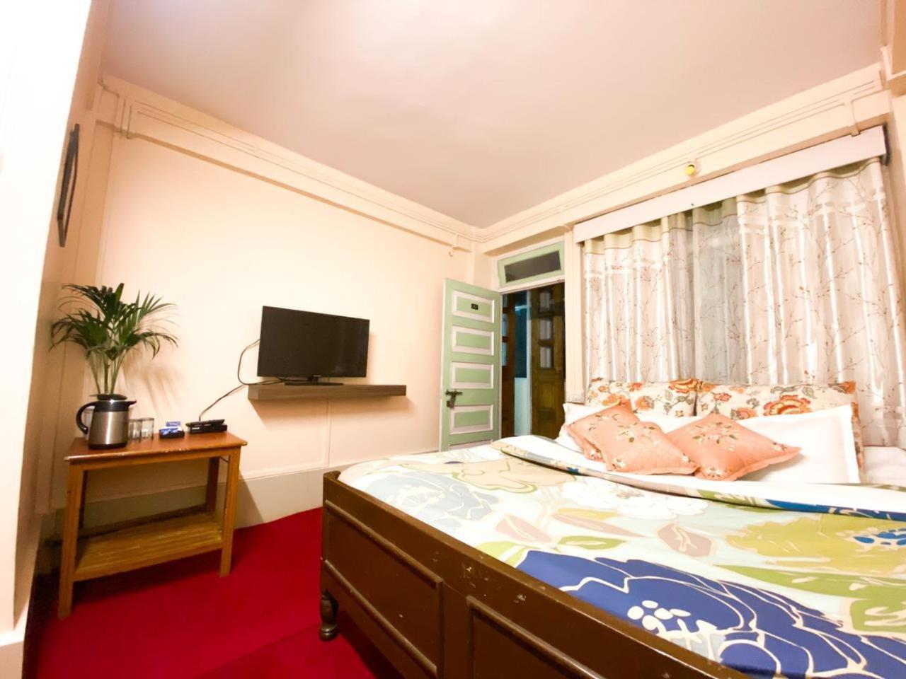 Hotel Winalia's & Savours Darjeeling (West Bengal)