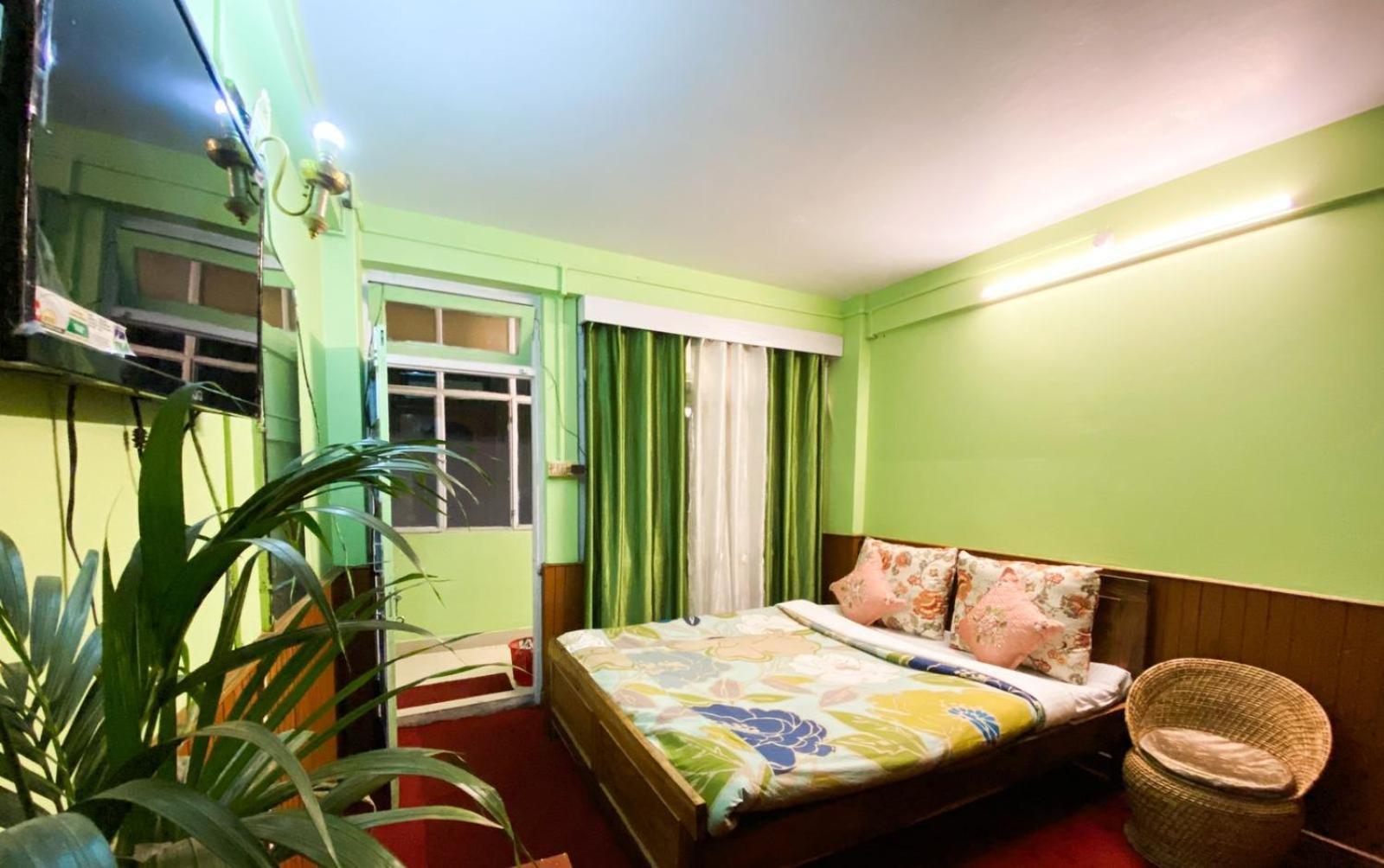Winalia's & Savours Hotel *