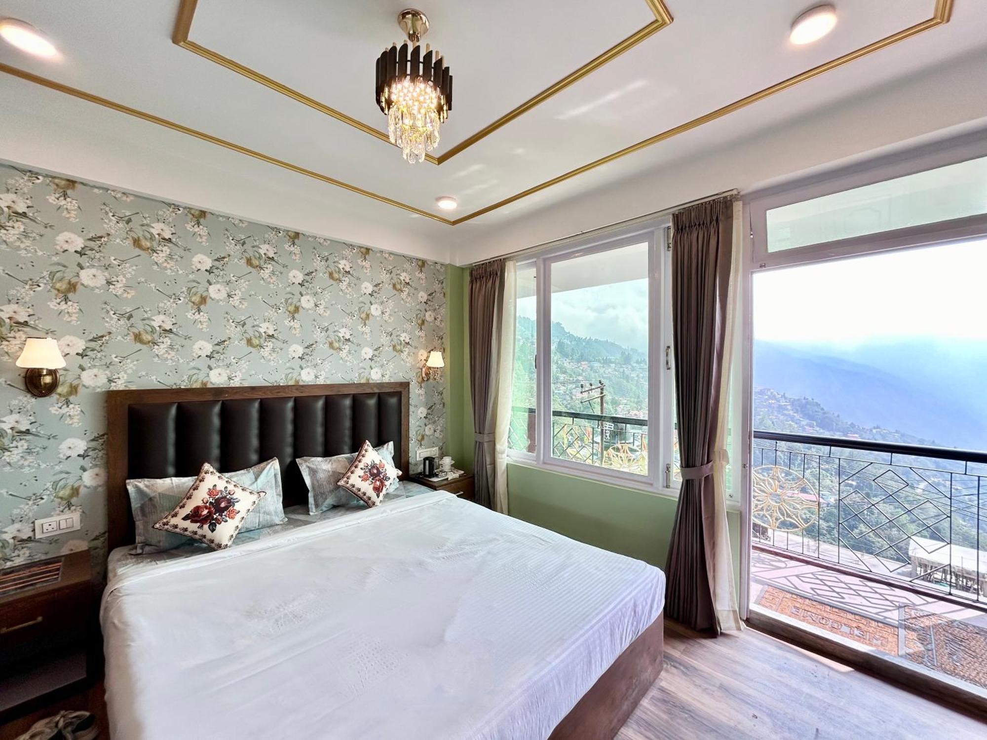 Yepplo's Luxury Deluxe With Mountain View * Darjeeling (West Bengal)