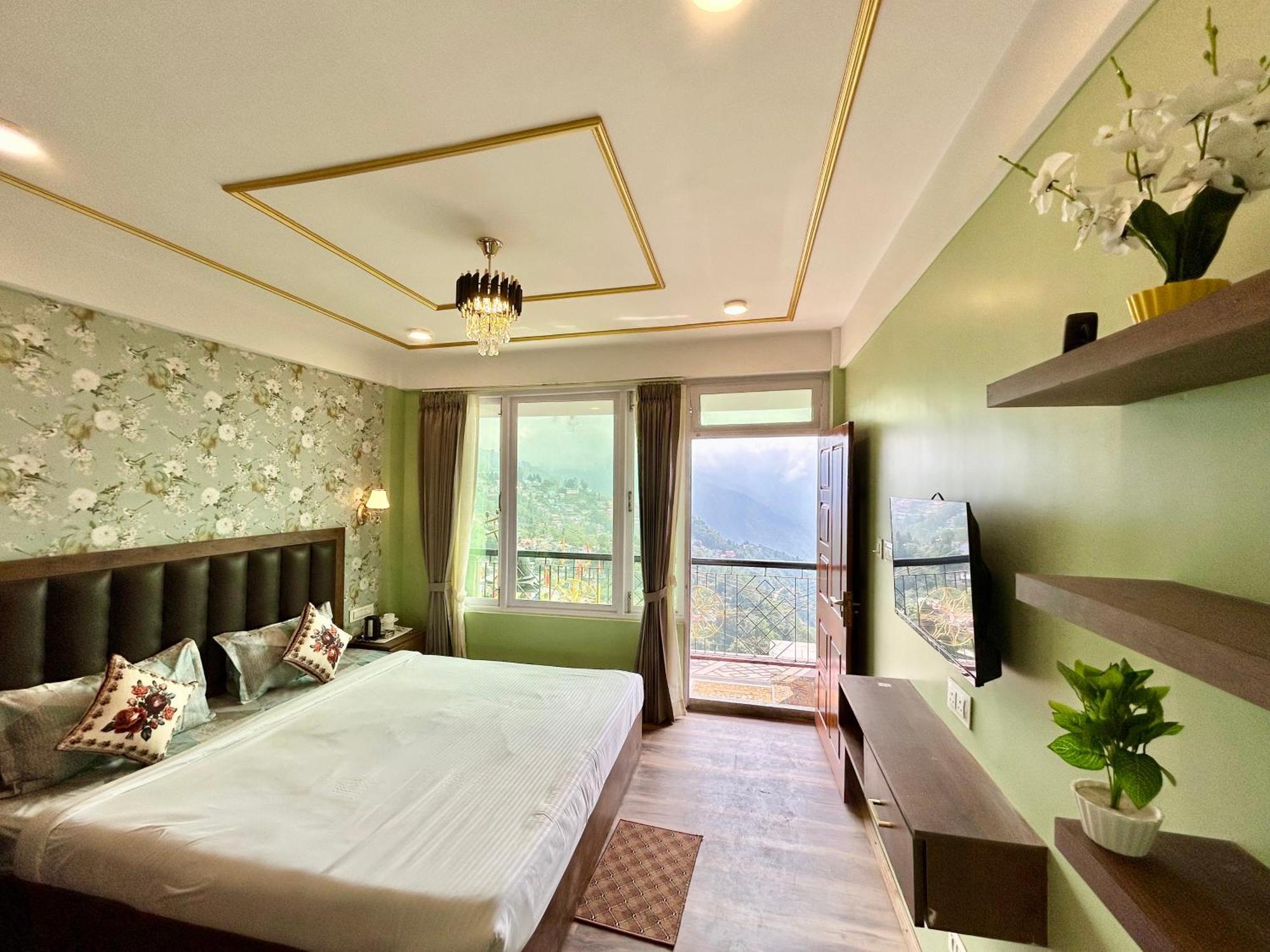 Yepplo's Luxury Deluxe With Mountain View Bed & Breakfast