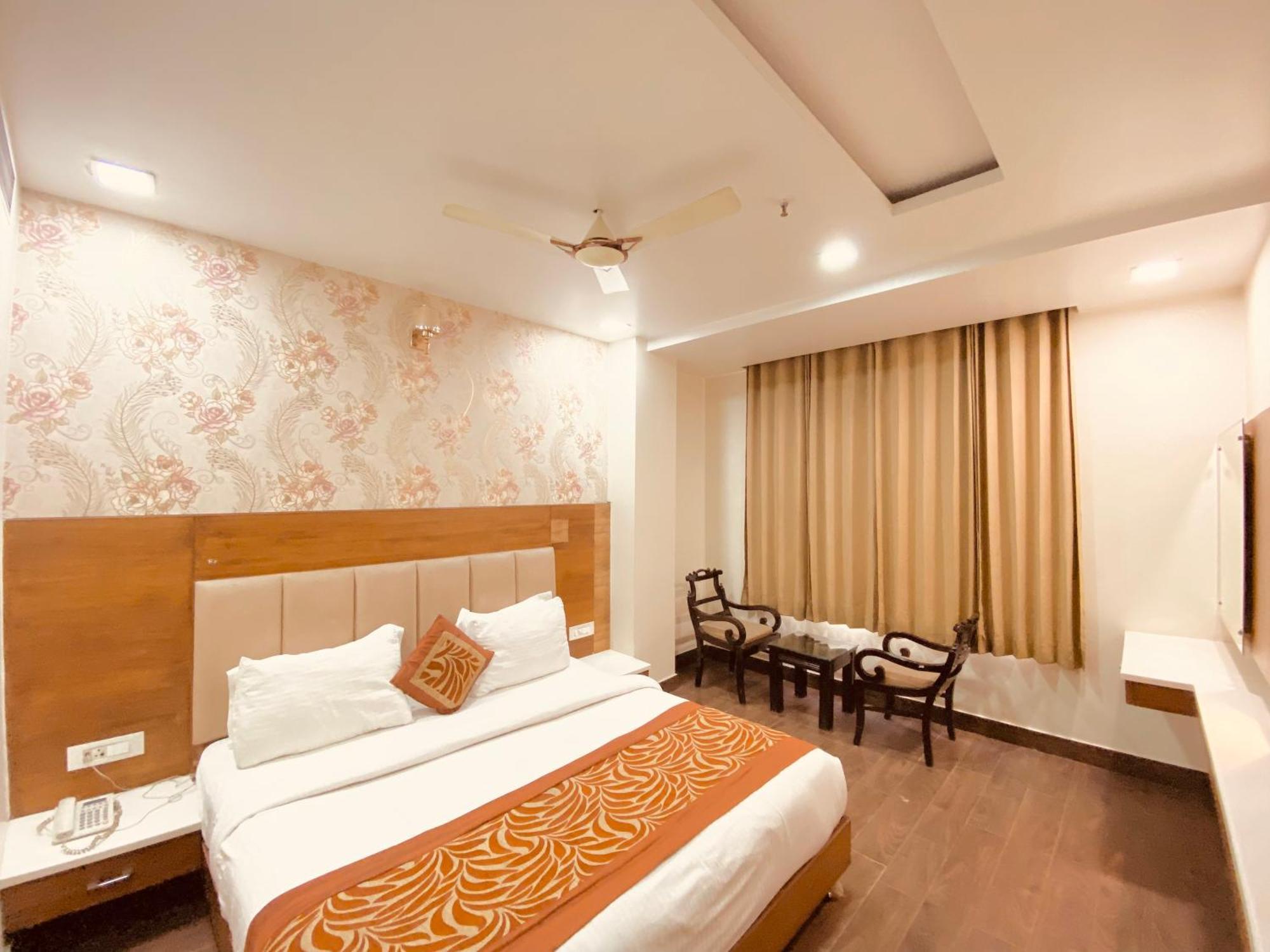 La Vista Near Railway Station Darjeeling Hotel