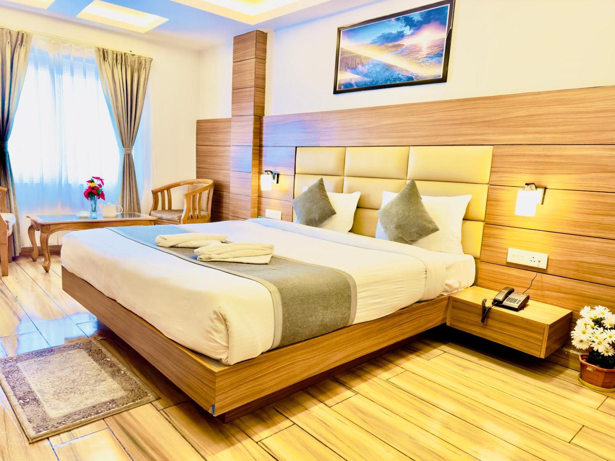 La Vista Near Railway Station Darjeeling 4*