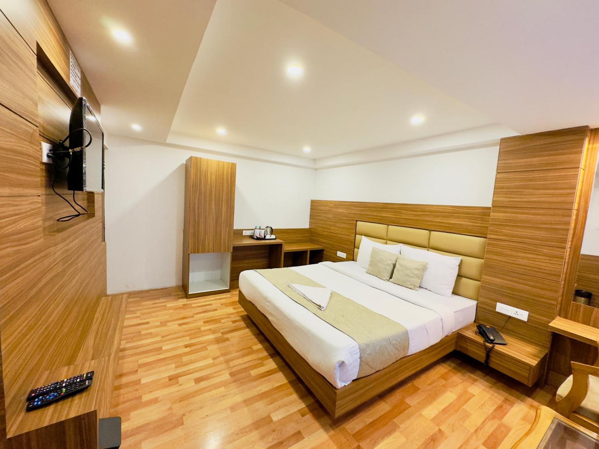 La Vista Near Railway Station Darjeeling 4*