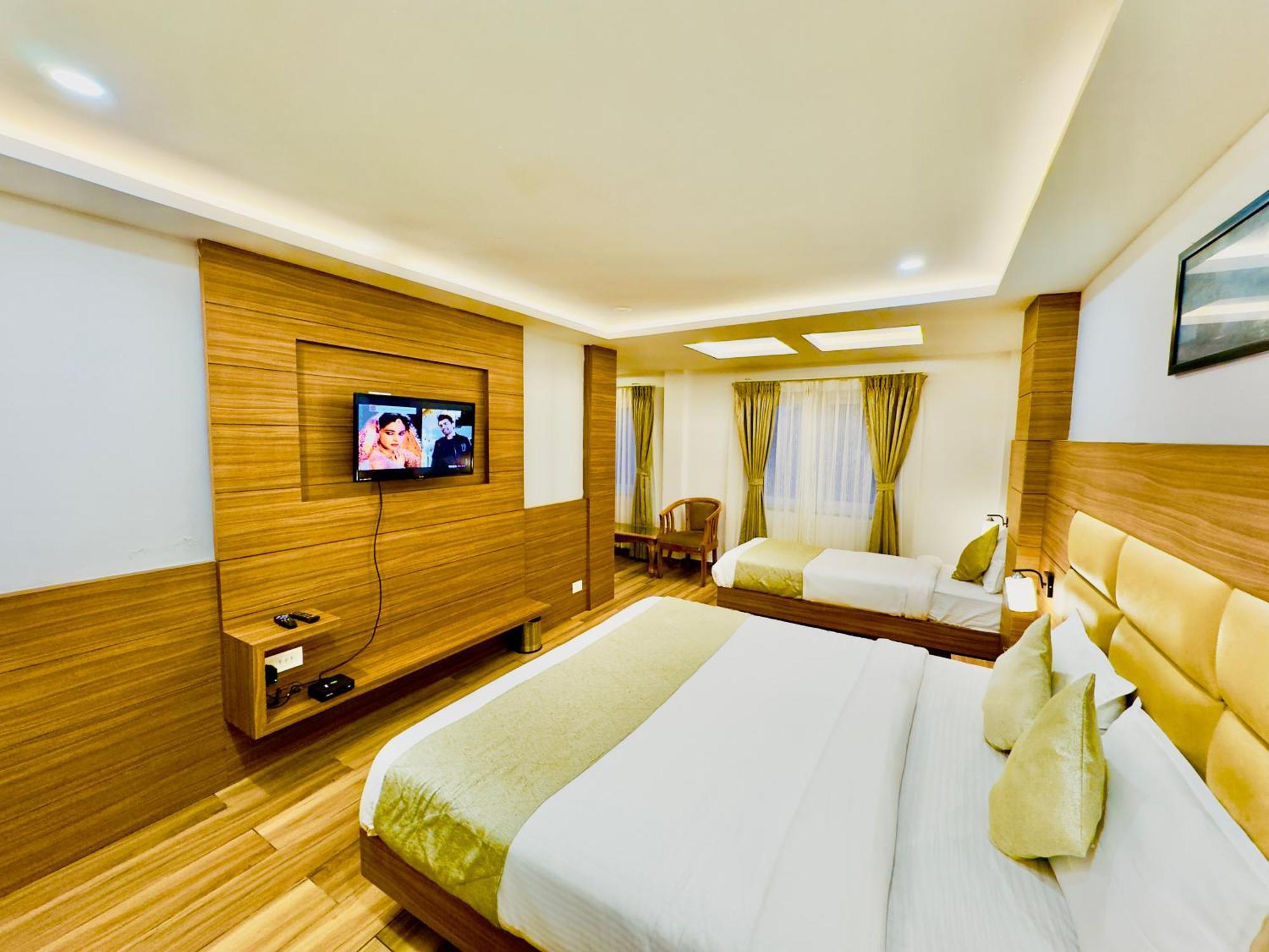 La Vista Near Railway Station Darjeeling Hotel 4*