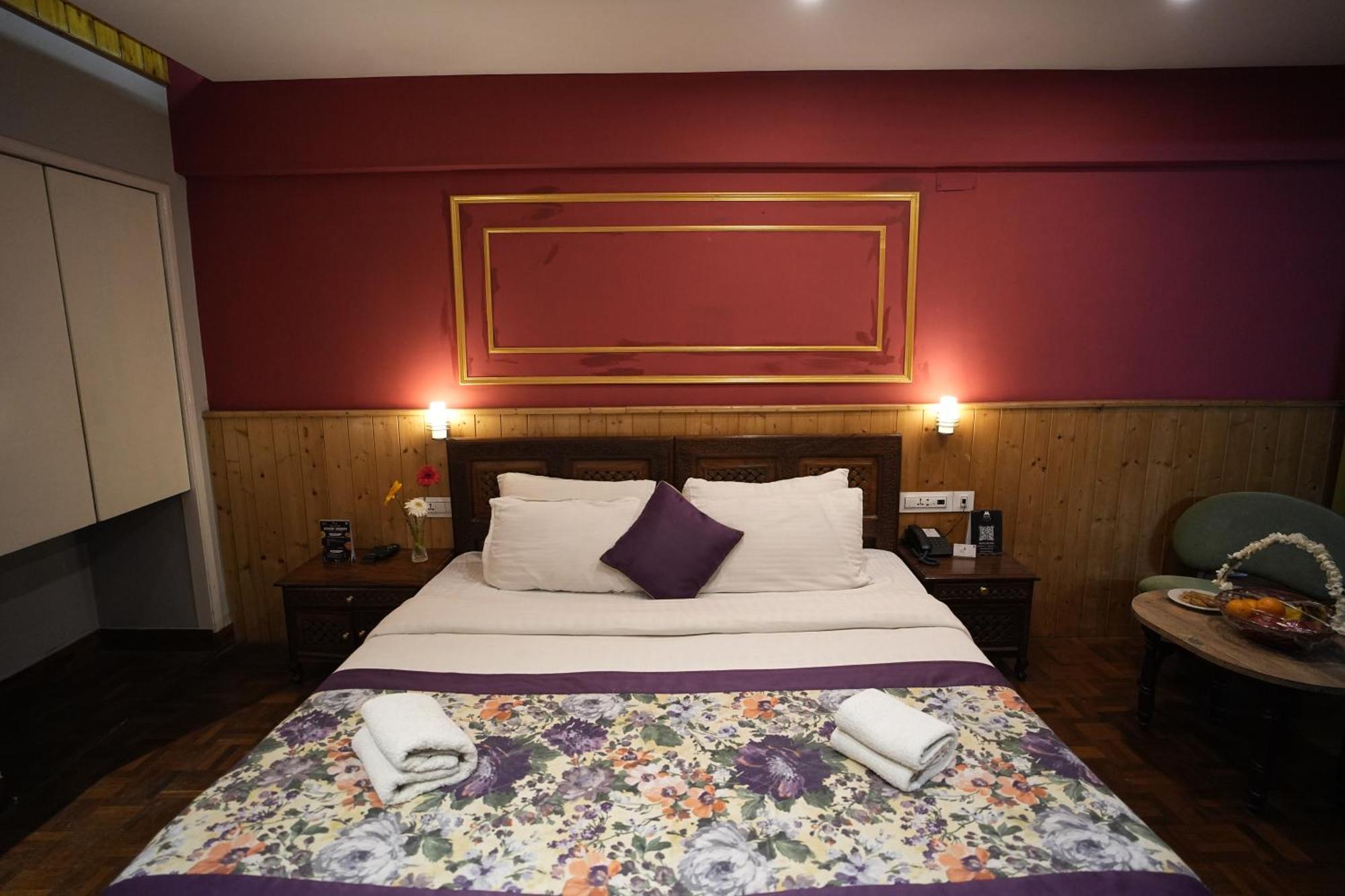 Hotel Mount Conifer & Darjeeling (West Bengal)