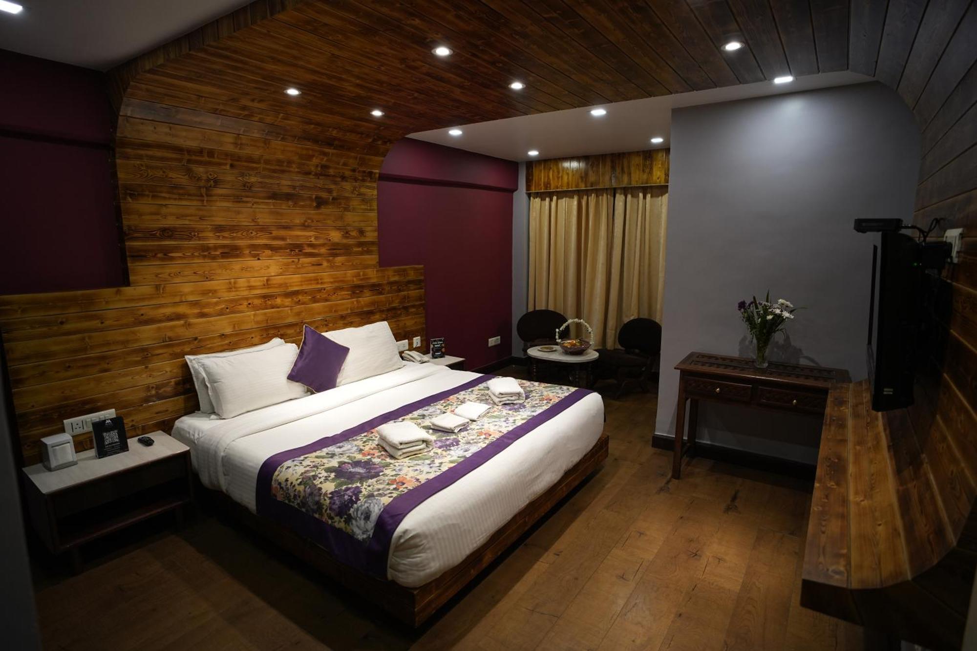 Mount Conifer & Hotel Darjeeling (West Bengal)