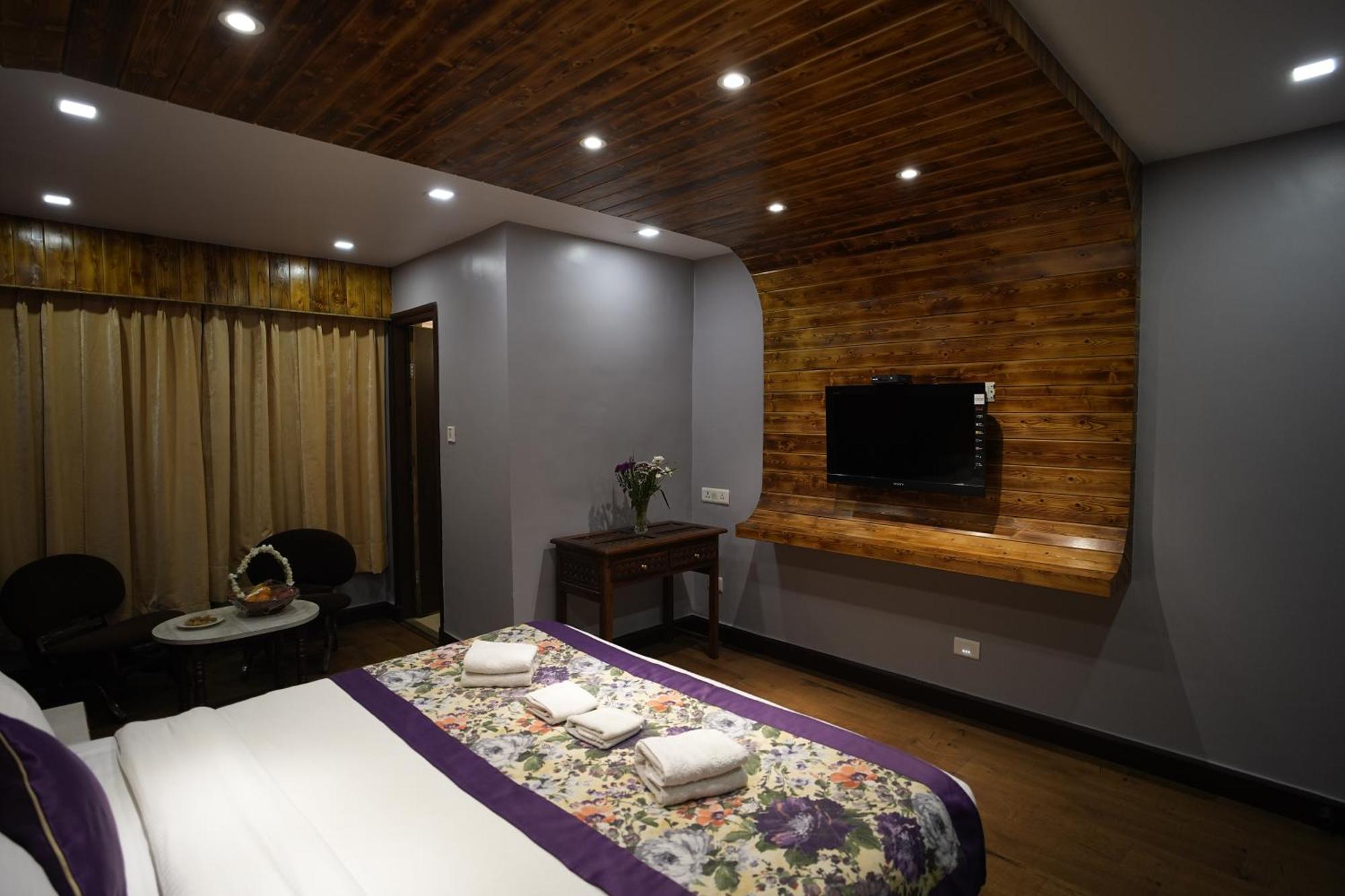 Hotel Mount Conifer & Darjeeling (West Bengal)