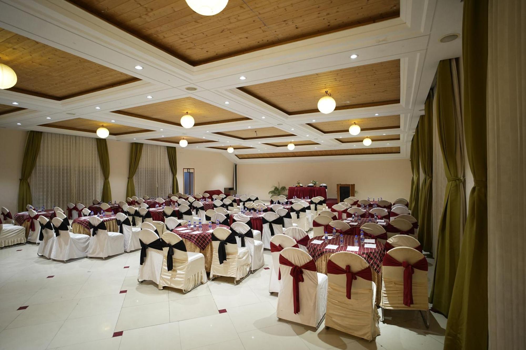 Mount Conifer & Hotel 3*