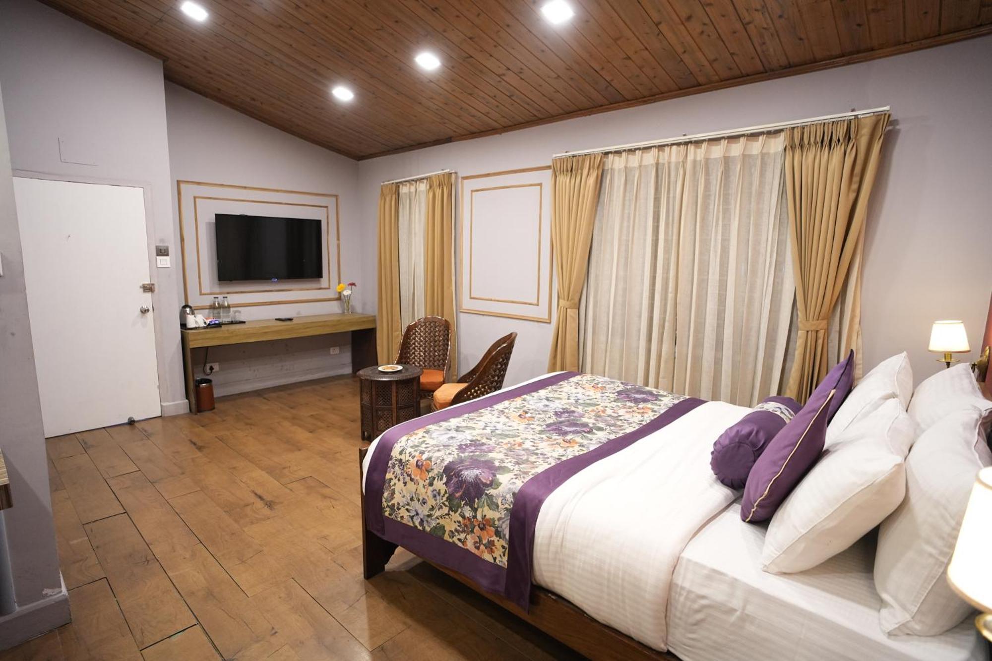 Hotel Mount Conifer & 3*