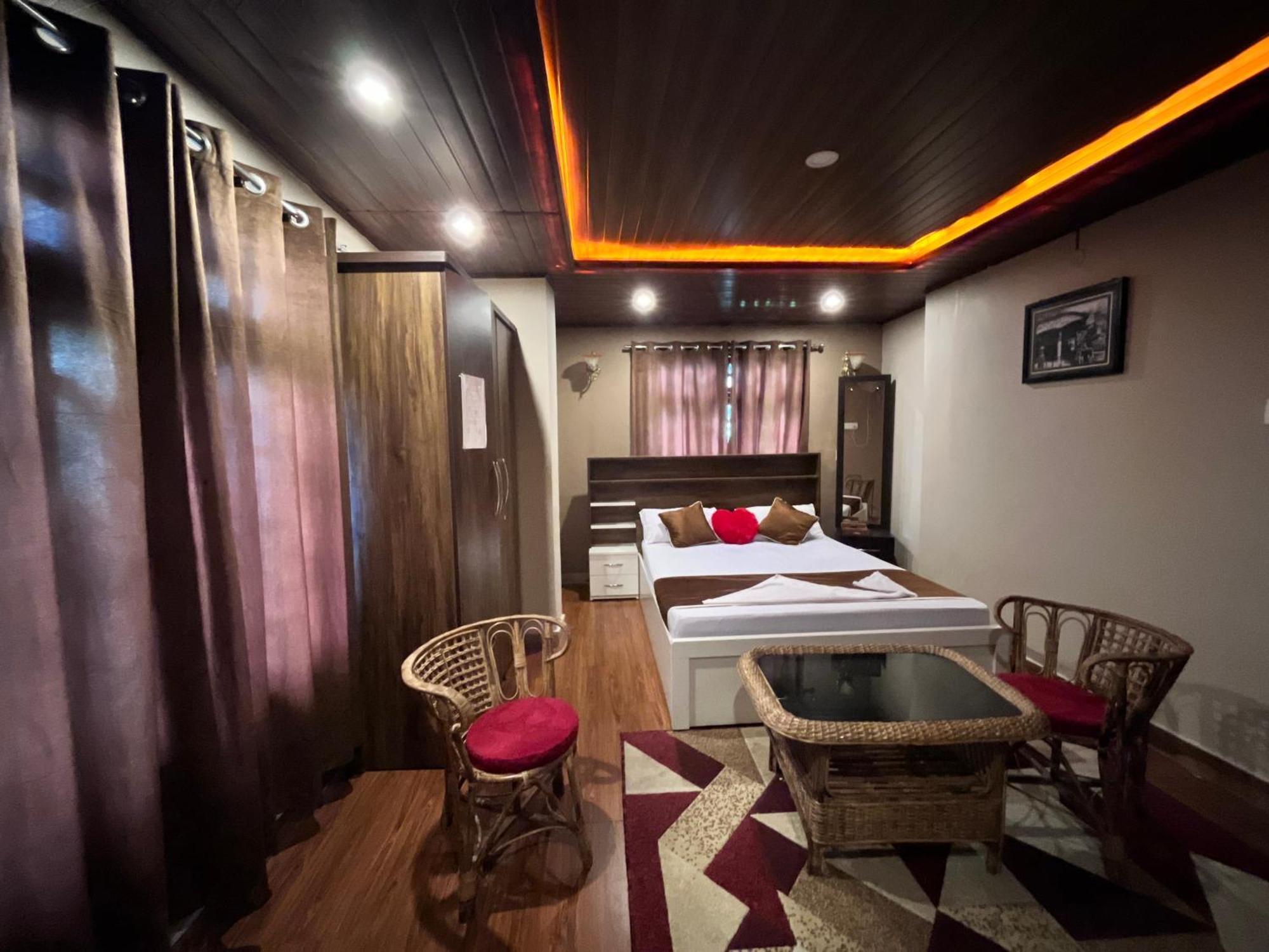 Traditional & Restaurant !! Kurseong !! In Kurseong *