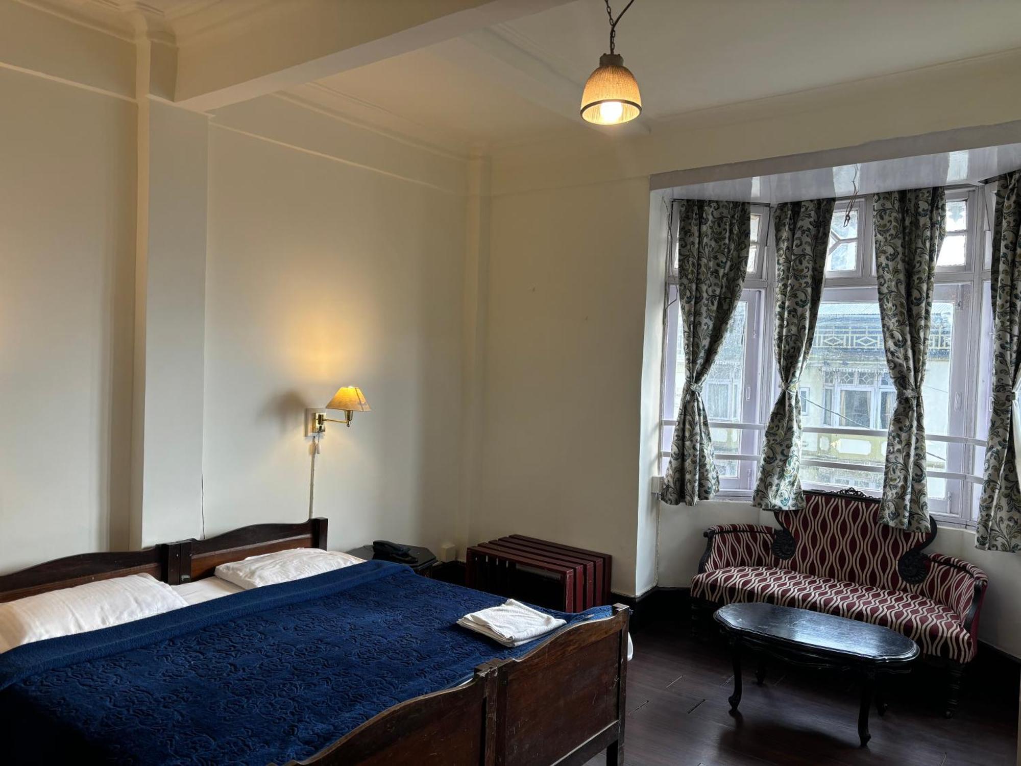Hotel Pineridge At Mall Road Darjeeling (West Bengal)