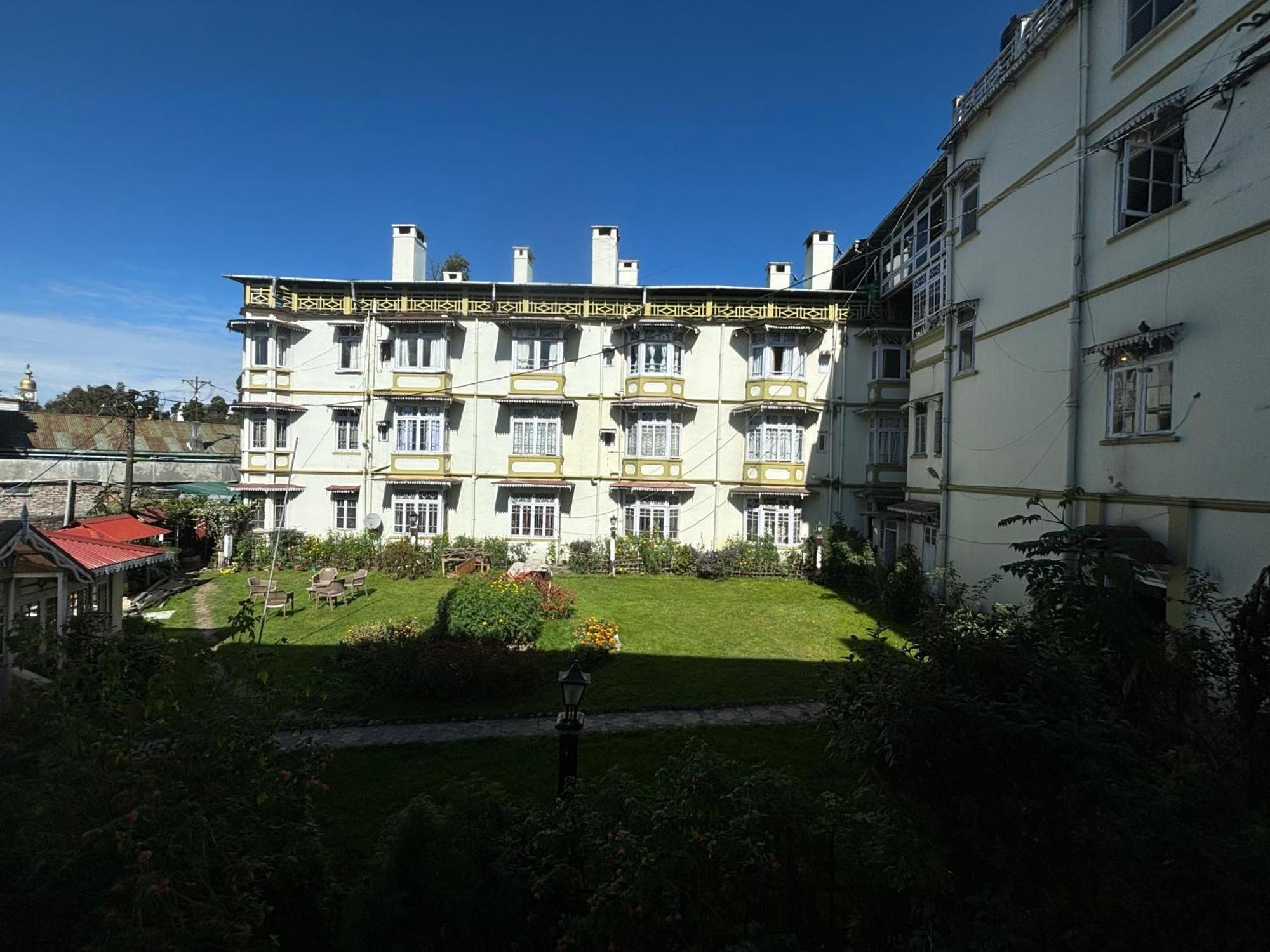 Hotel Pineridge At Mall Road Darjeeling (West Bengal)