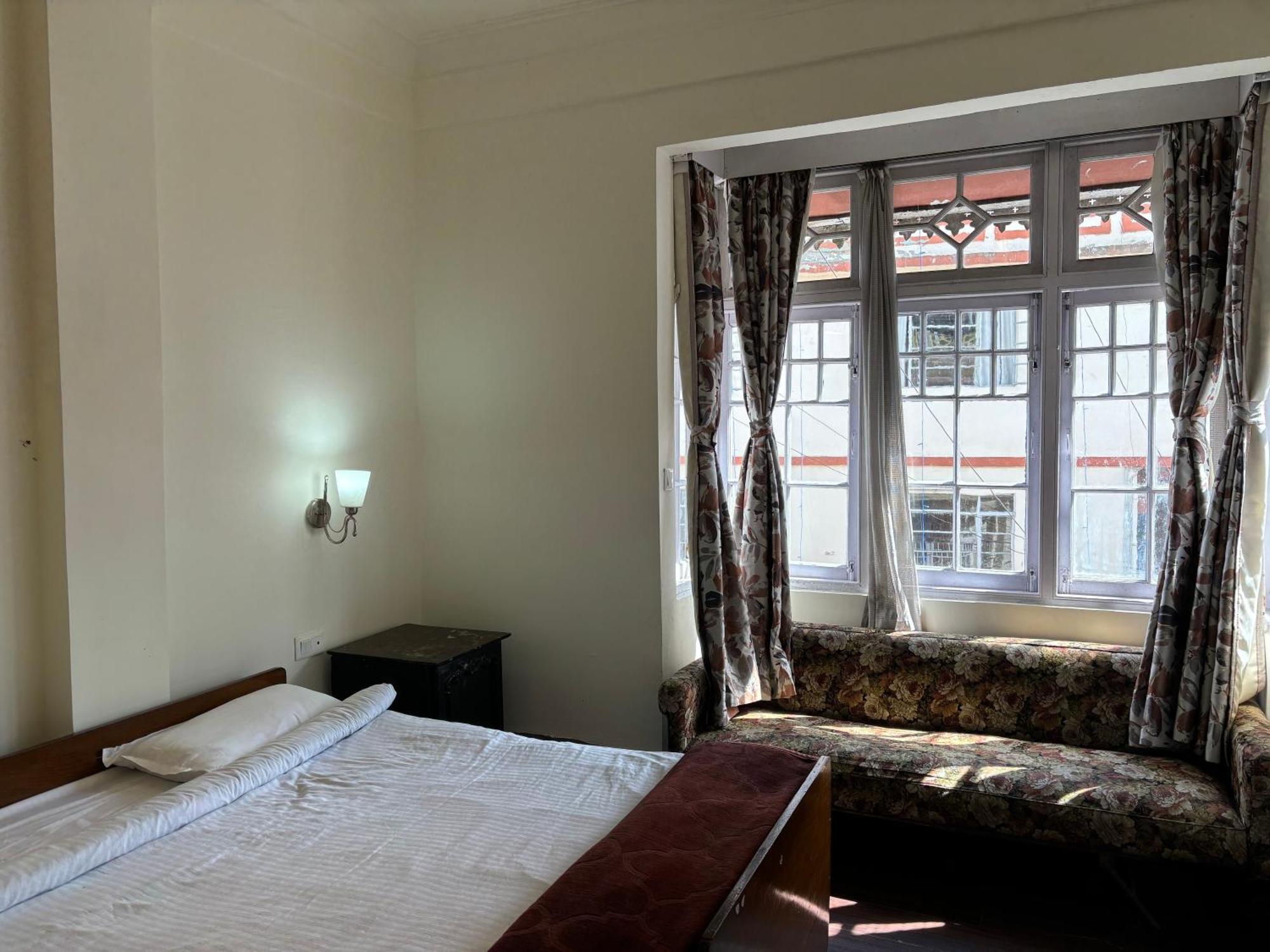 Pineridge At Mall Road Hotel Darjeeling (West Bengal)