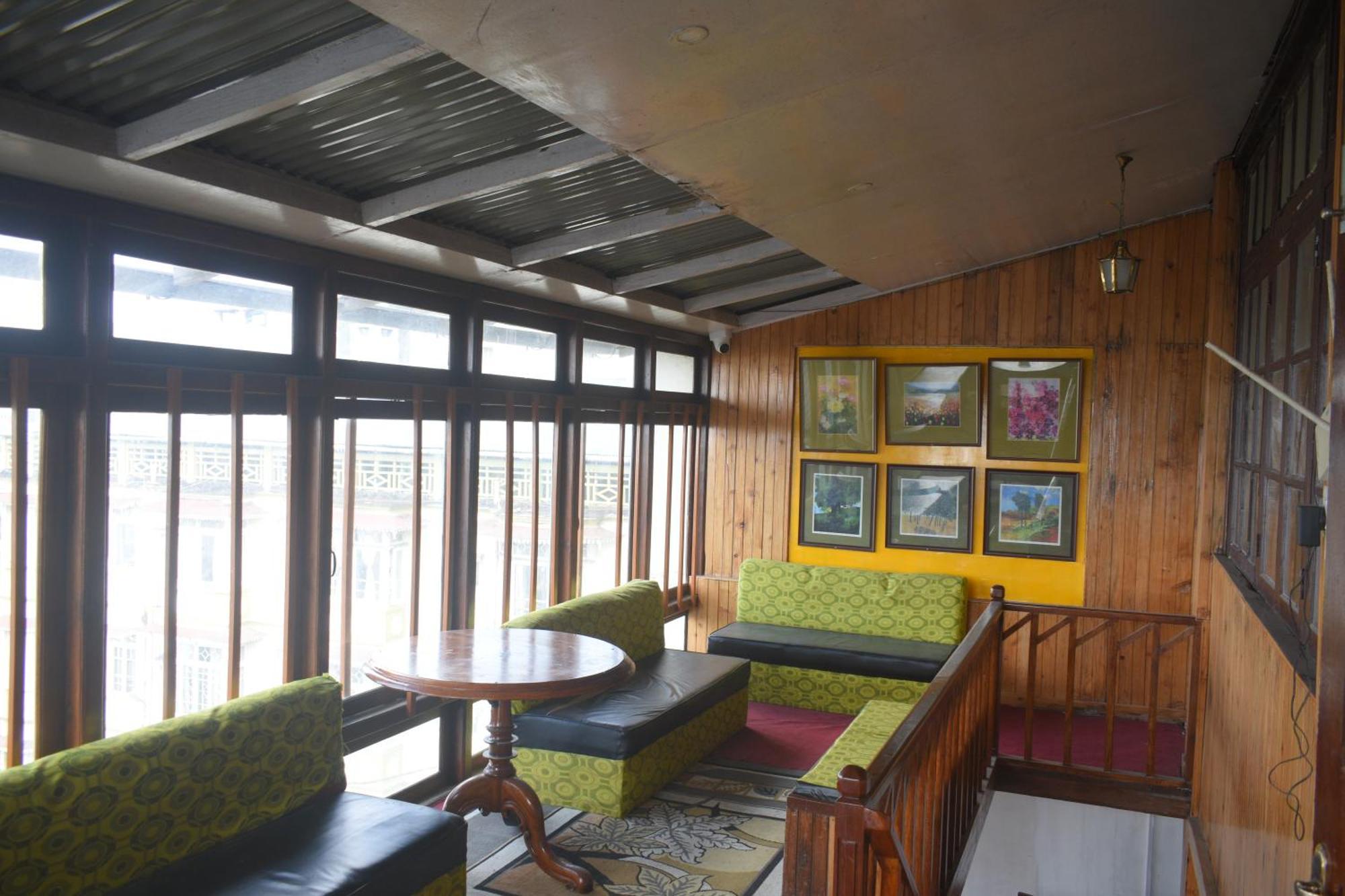 Pineridge At Mall Road Hotel *