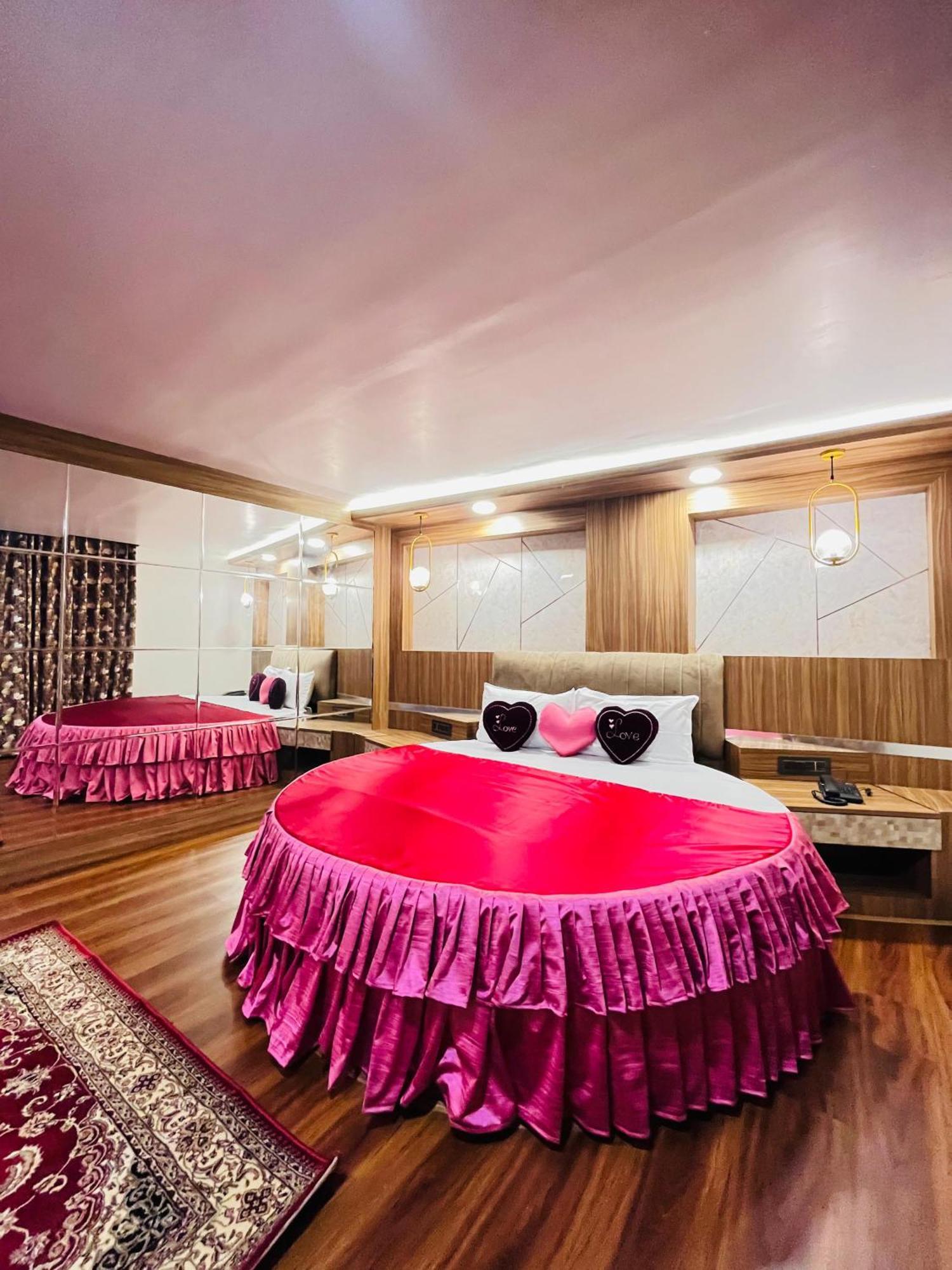 Grg Luxury Broadway Boutique Hotel-at-prime-location Mall Road Darjelling Near Mahakaal Temple Hotel Darjeeling (West Bengal)