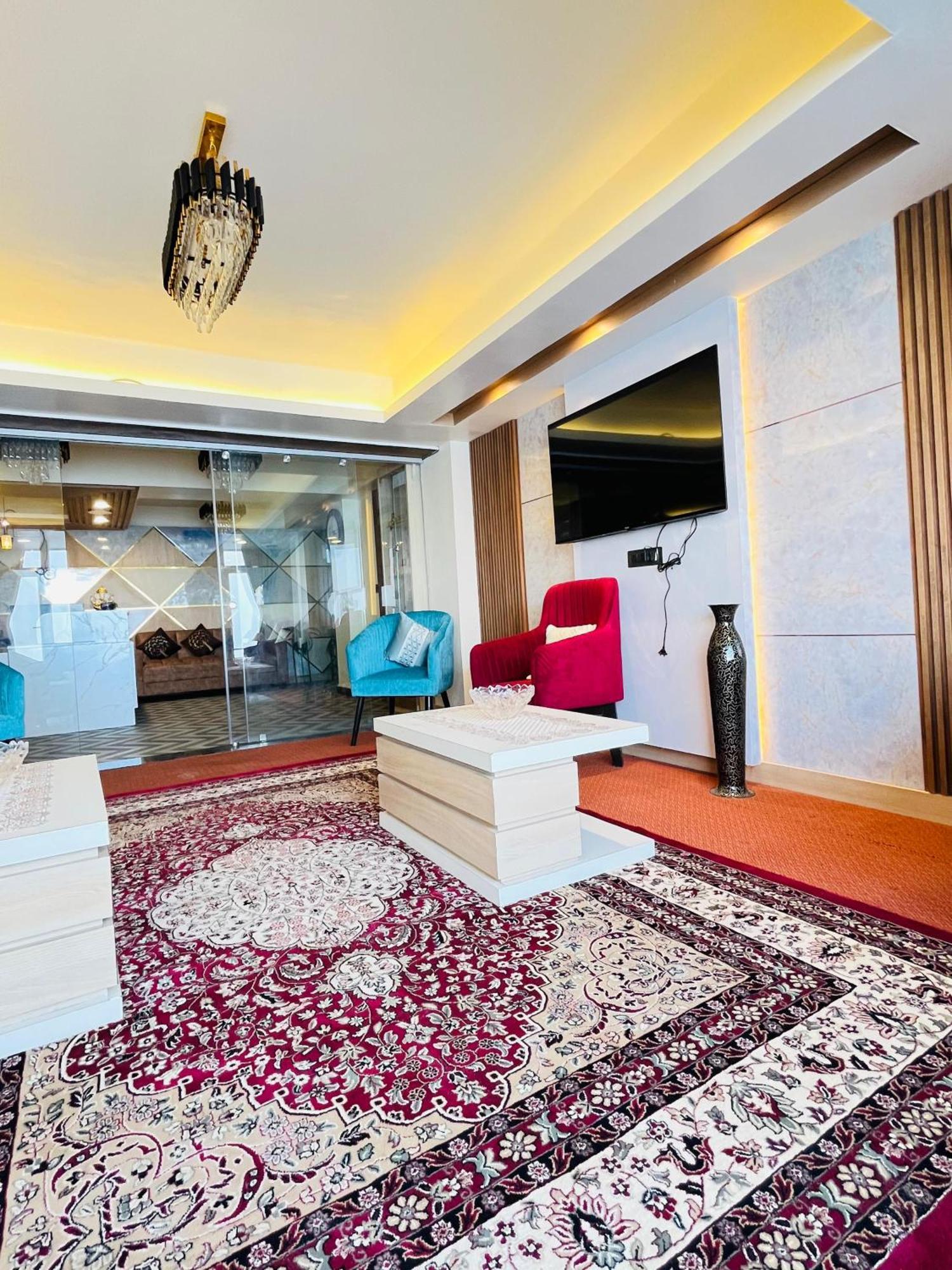 Grg Luxury Broadway Boutique Hotel-at-prime-location Mall Road Darjelling Near Mahakaal Temple Darjeeling (West Bengal)