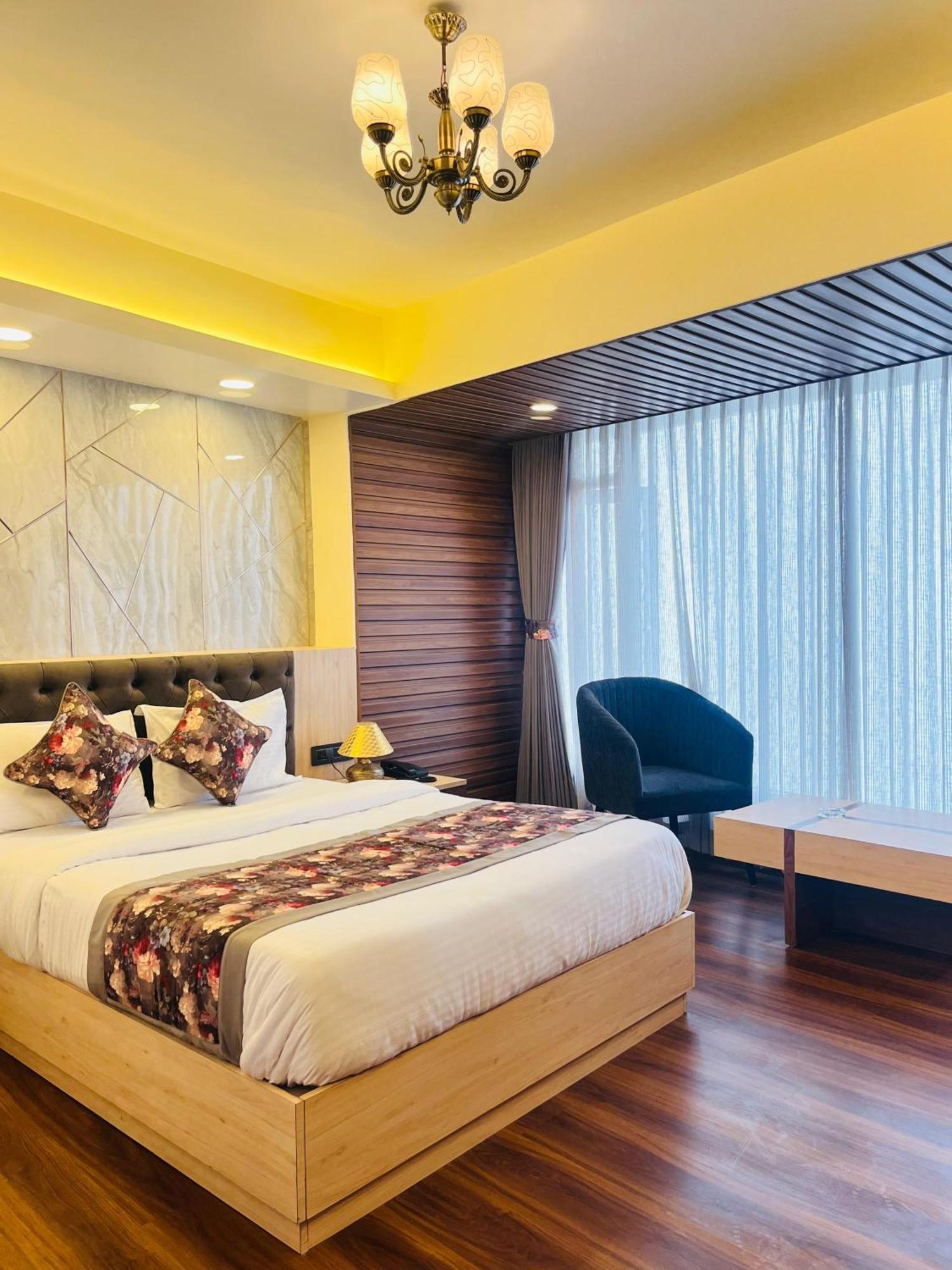 Grg Luxury Broadway Boutique Hotel-at-prime-location Mall Road Darjelling Near Mahakaal Temple Hotel Darjeeling (West Bengal)