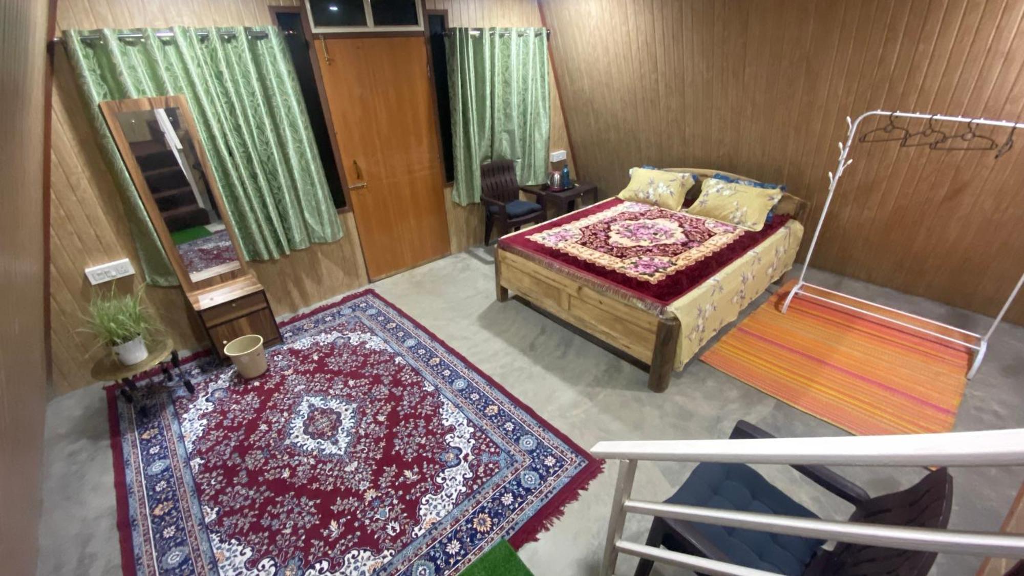 Sampriti Gharbas Homestay *