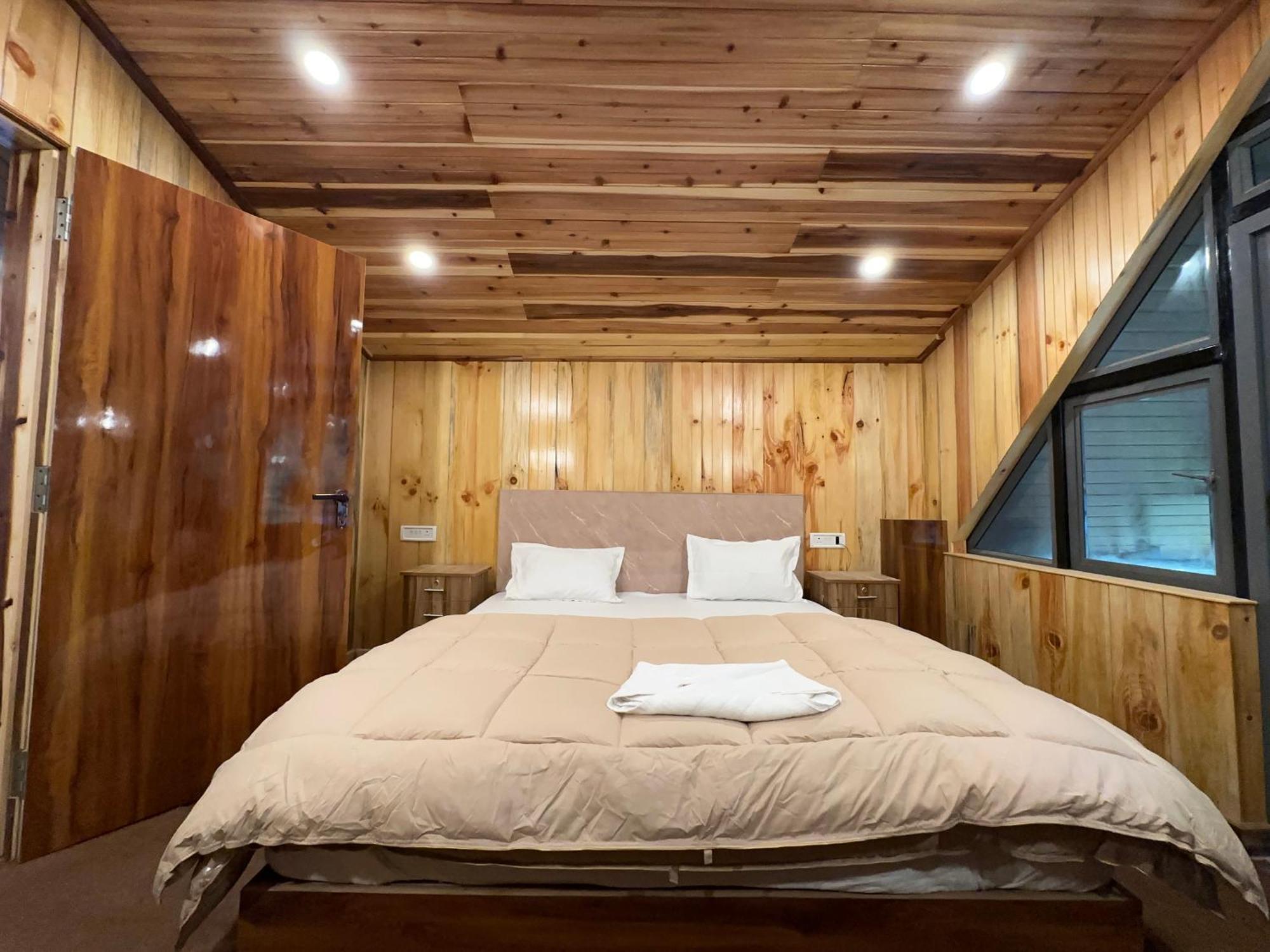 Basera Hotel Darjeeling (West Bengal)