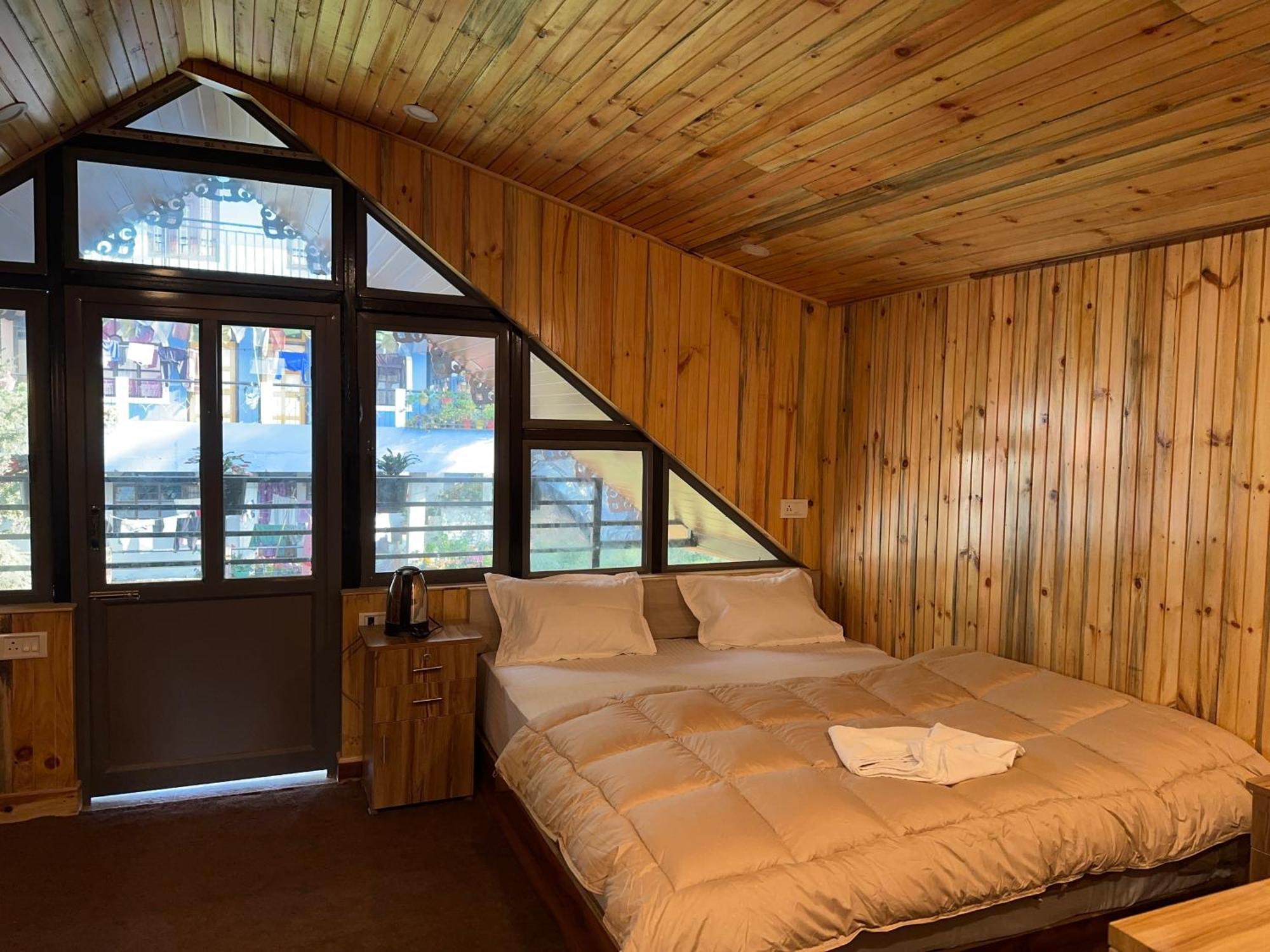 Hotel Basera