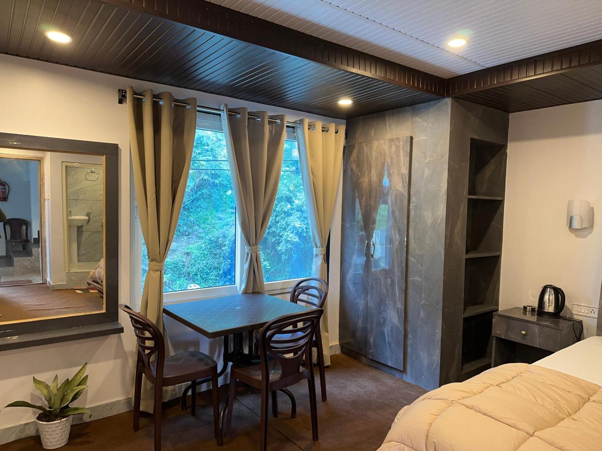 Basera Hotel Darjeeling (West Bengal)