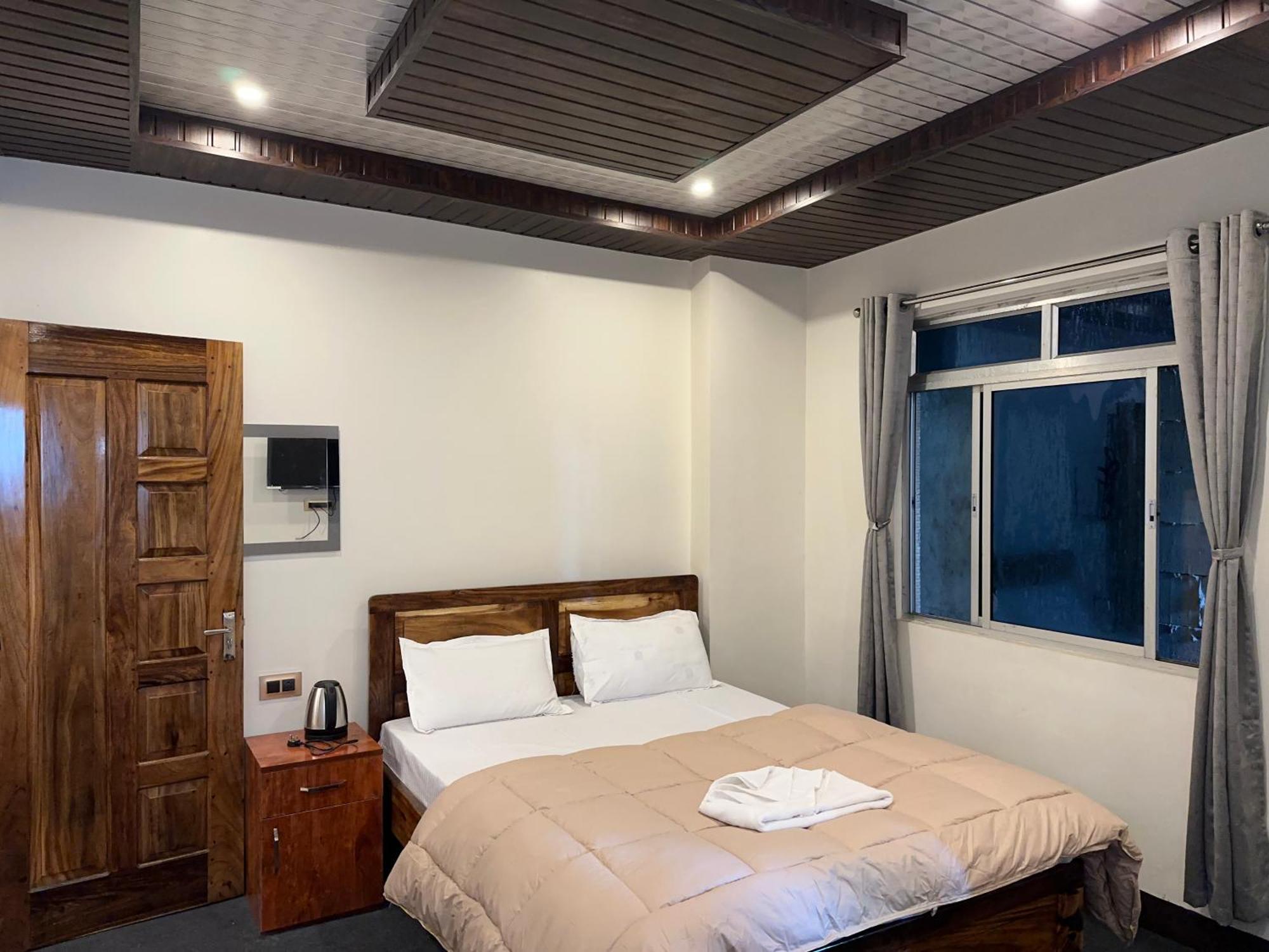 Hotel Basera