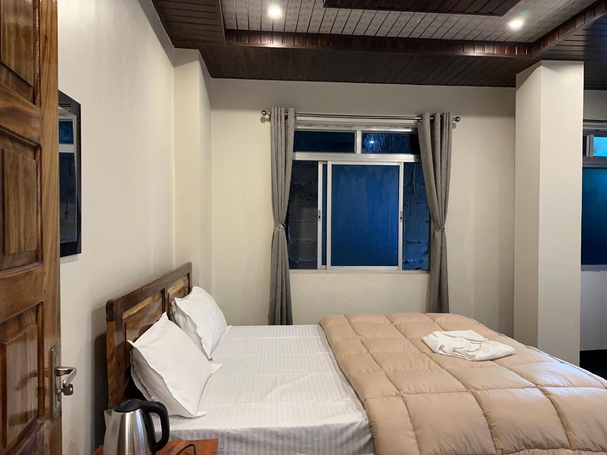 Basera Hotel *