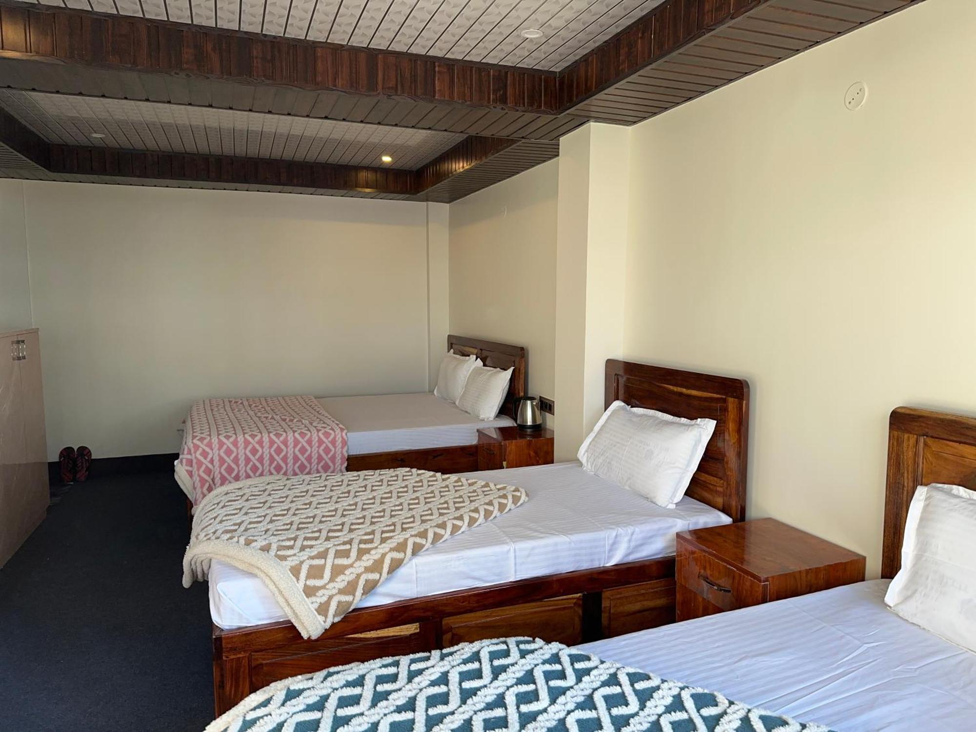 Hotel Basera