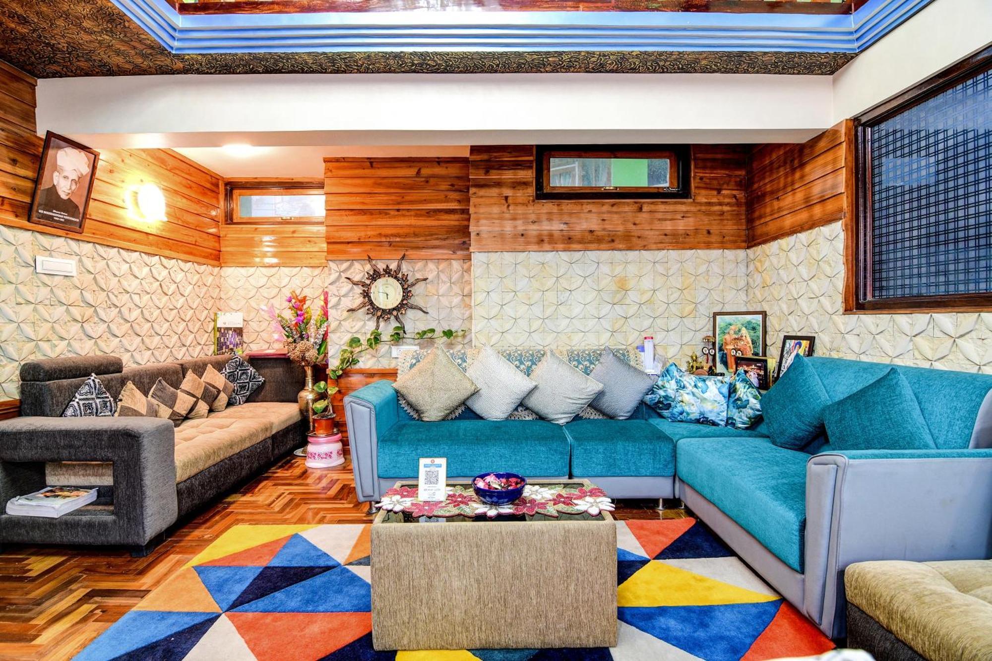 O Maruti Luxury * Darjeeling (West Bengal)