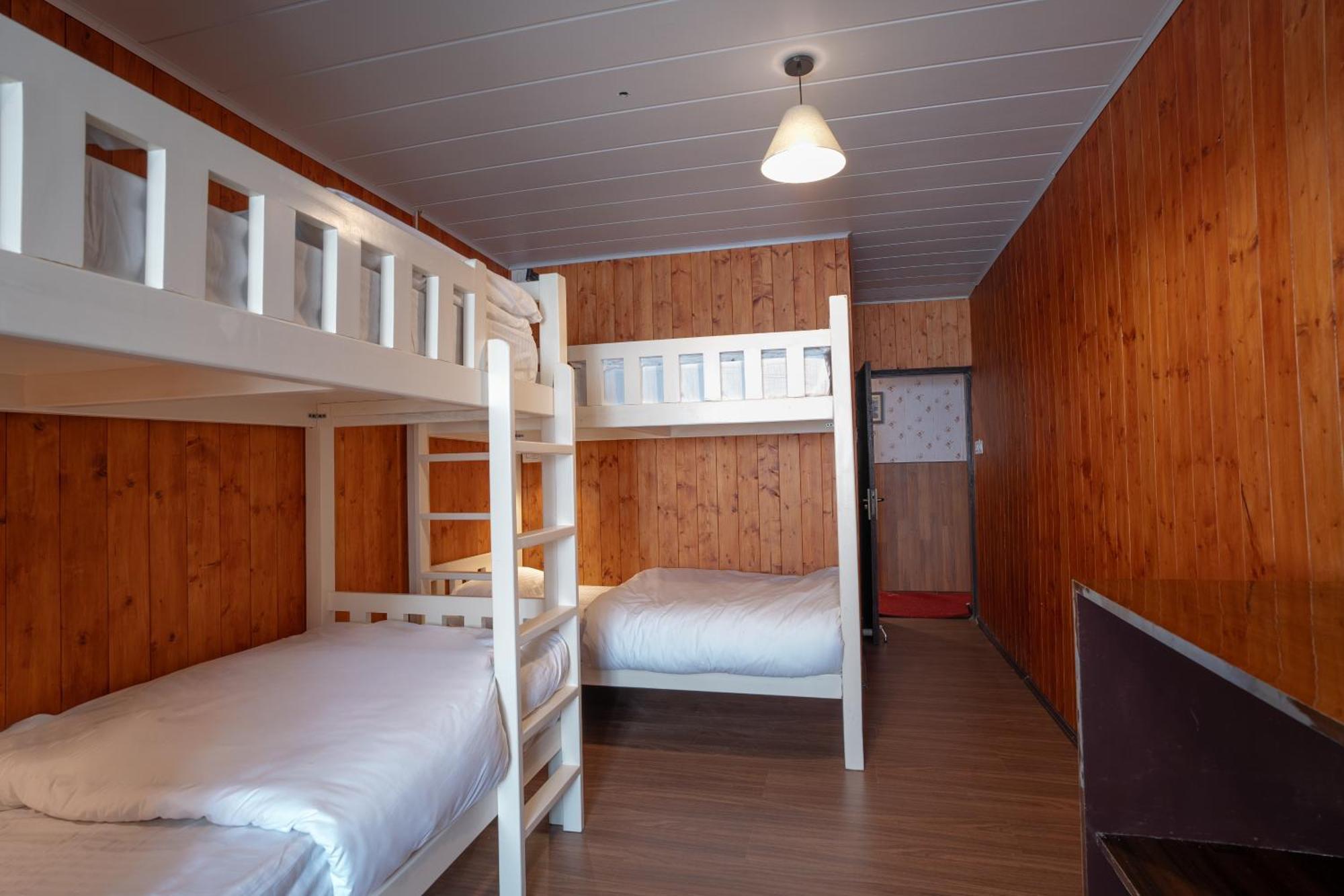 Hostel Poshtel, Meghma , Sandakphu