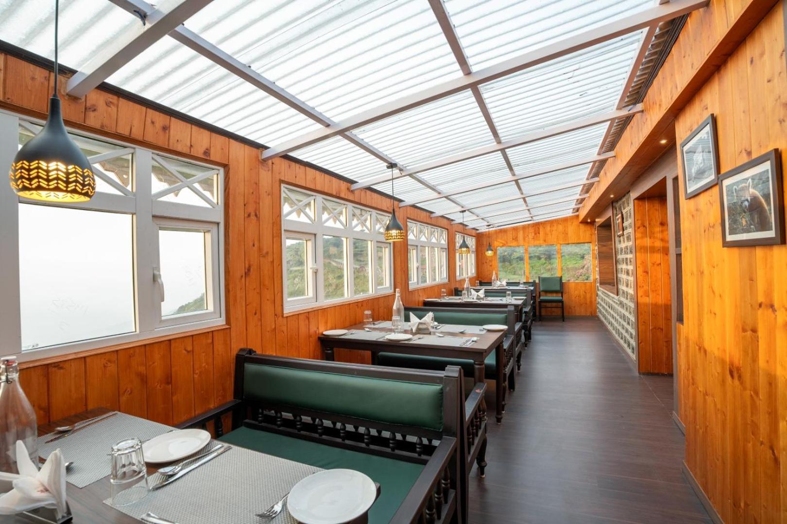 Poshtel, Meghma , Sandakphu Hostel Darjeeling (West Bengal)