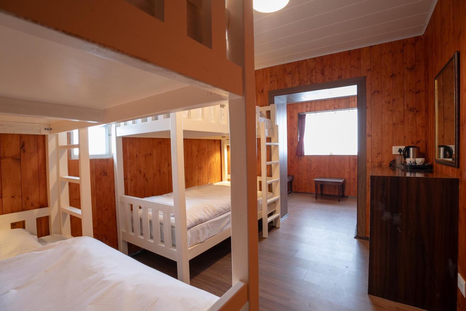 Hostel Poshtel, Meghma , Sandakphu