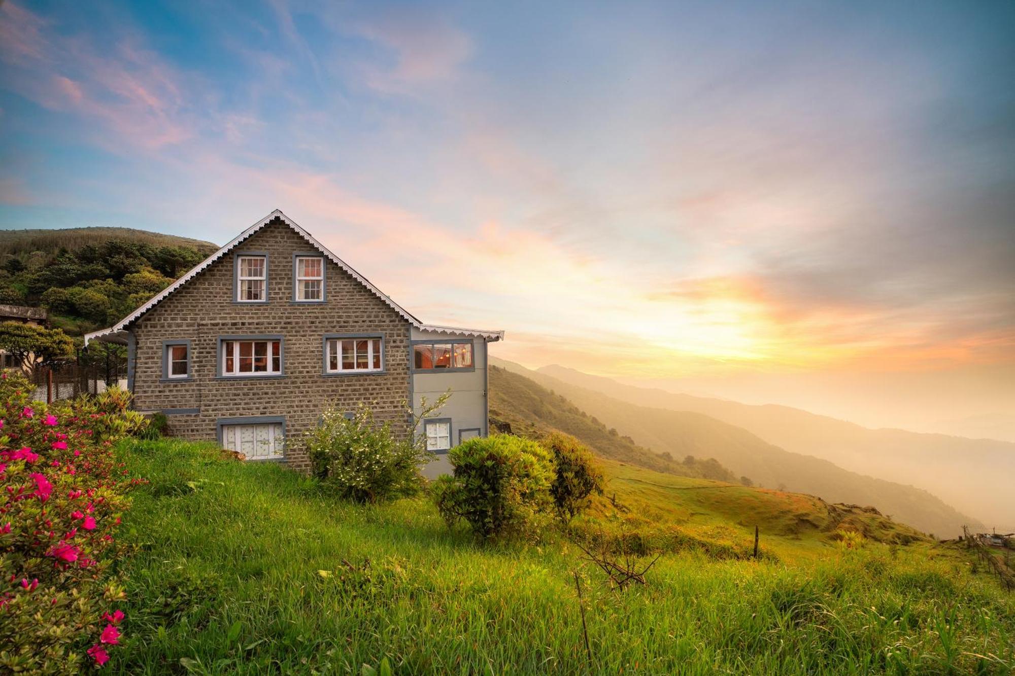 Poshtel, Meghma , Sandakphu Darjeeling (West Bengal)