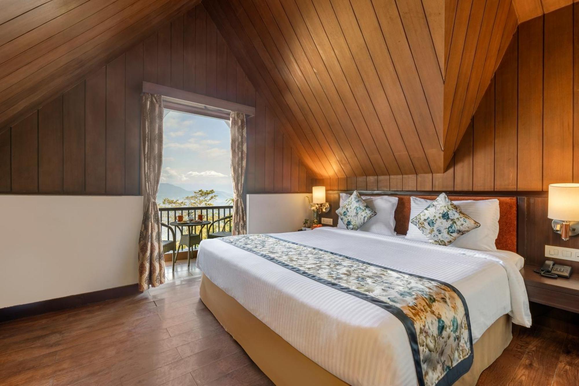 Resort Sterling Darjeeling 4*