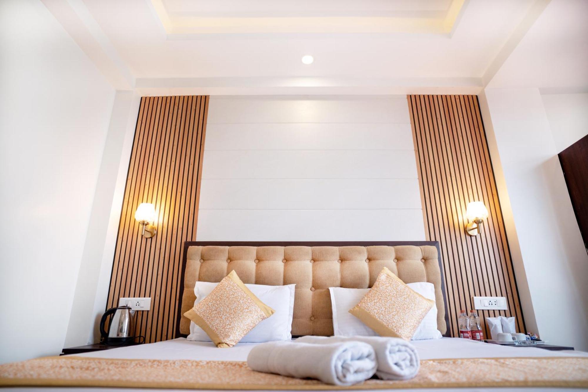 Highlander's By Ivy Group Of Hotel