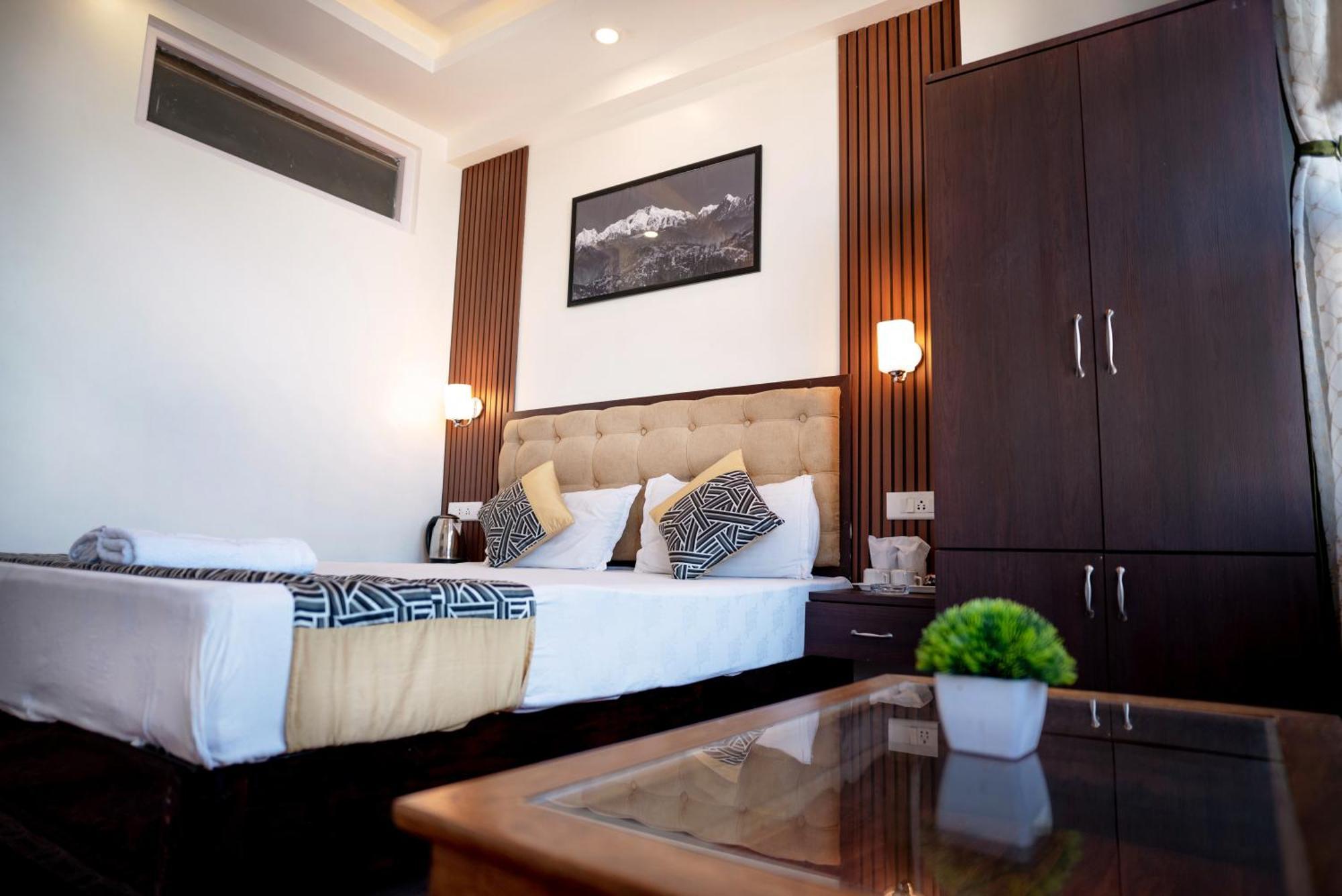 Hotel Highlander's By Ivy Group Of