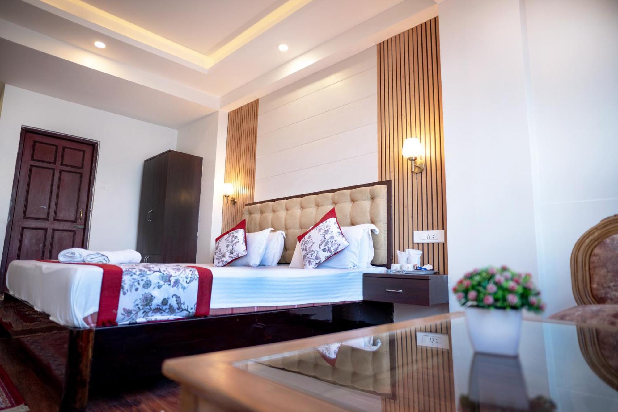 Highlander's By Ivy Group Of Hotel Darjeeling (West Bengal)