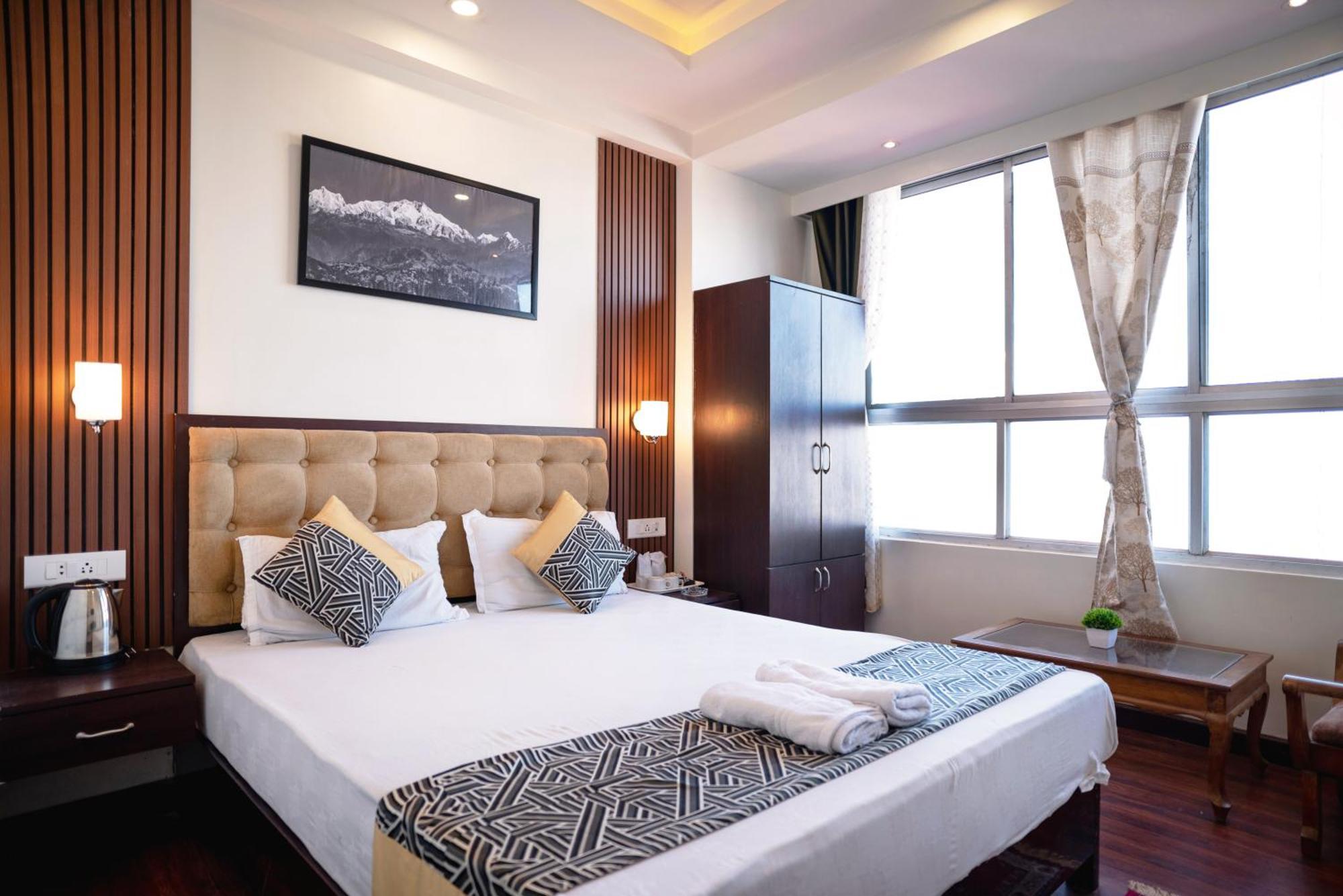 Highlander's By Ivy Group Of 3*