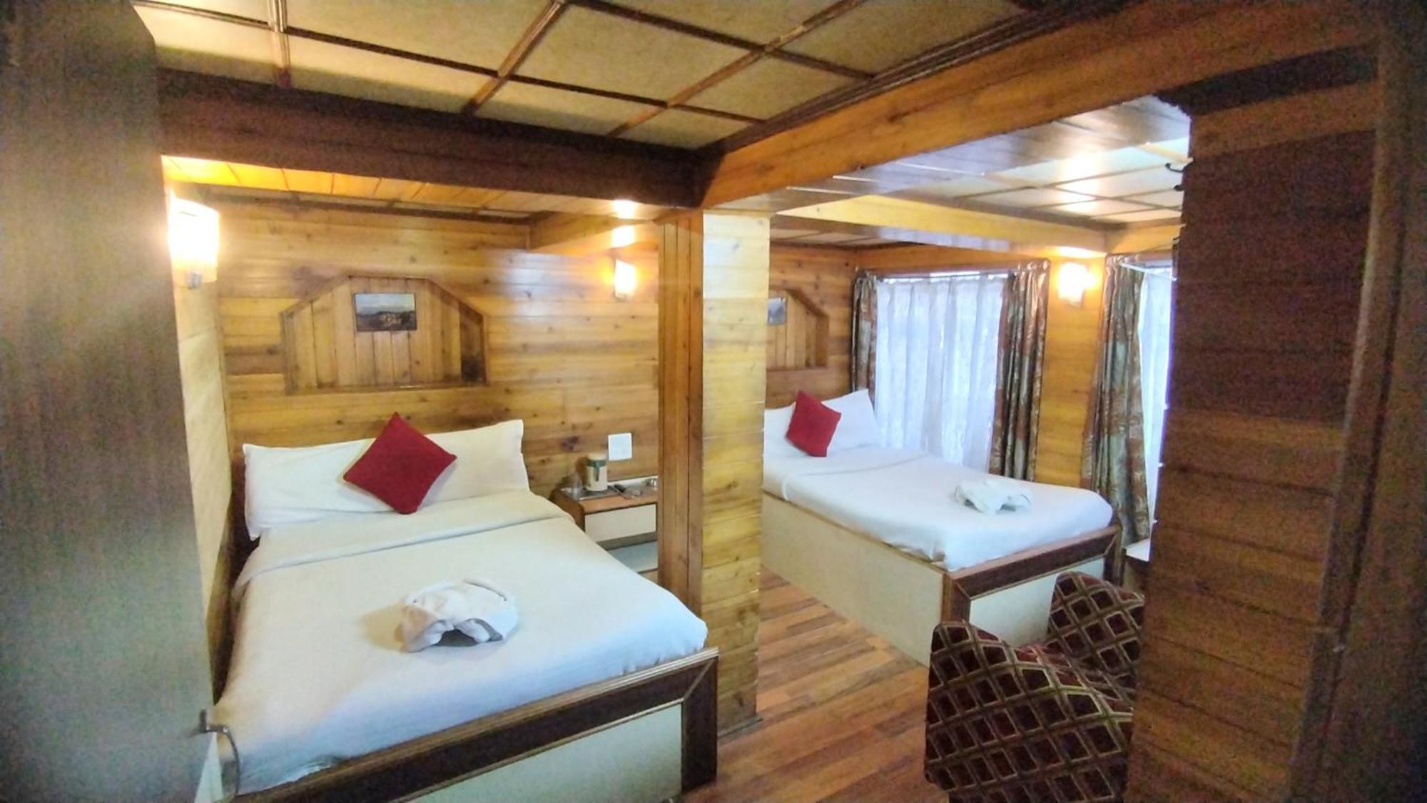 V Boot Broadway Mall Road Darjeeling - Restaurant - Perfect Location With A Luxury Collection Guest house *
