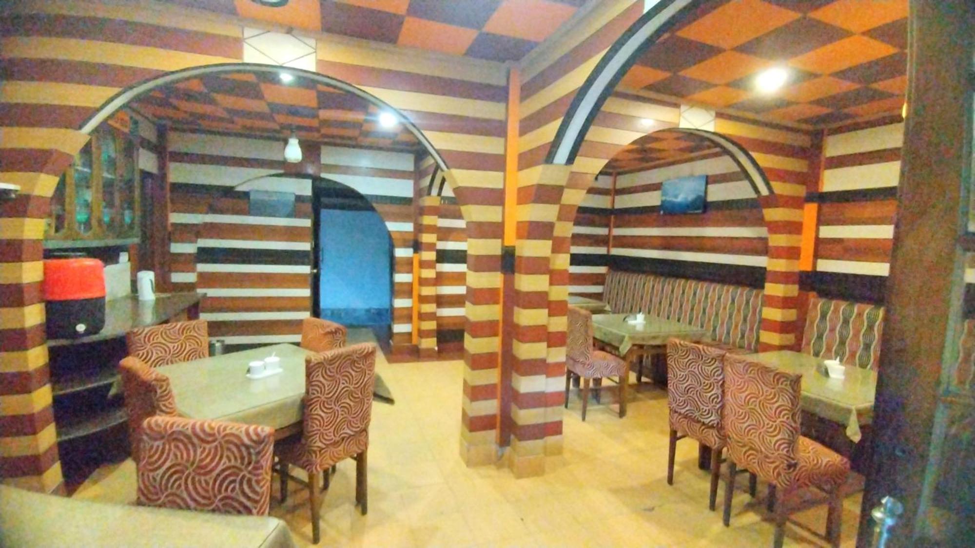 Guest house V Boot Broadway Mall Road Darjeeling - Restaurant - Perfect Location With A Luxury Collection *